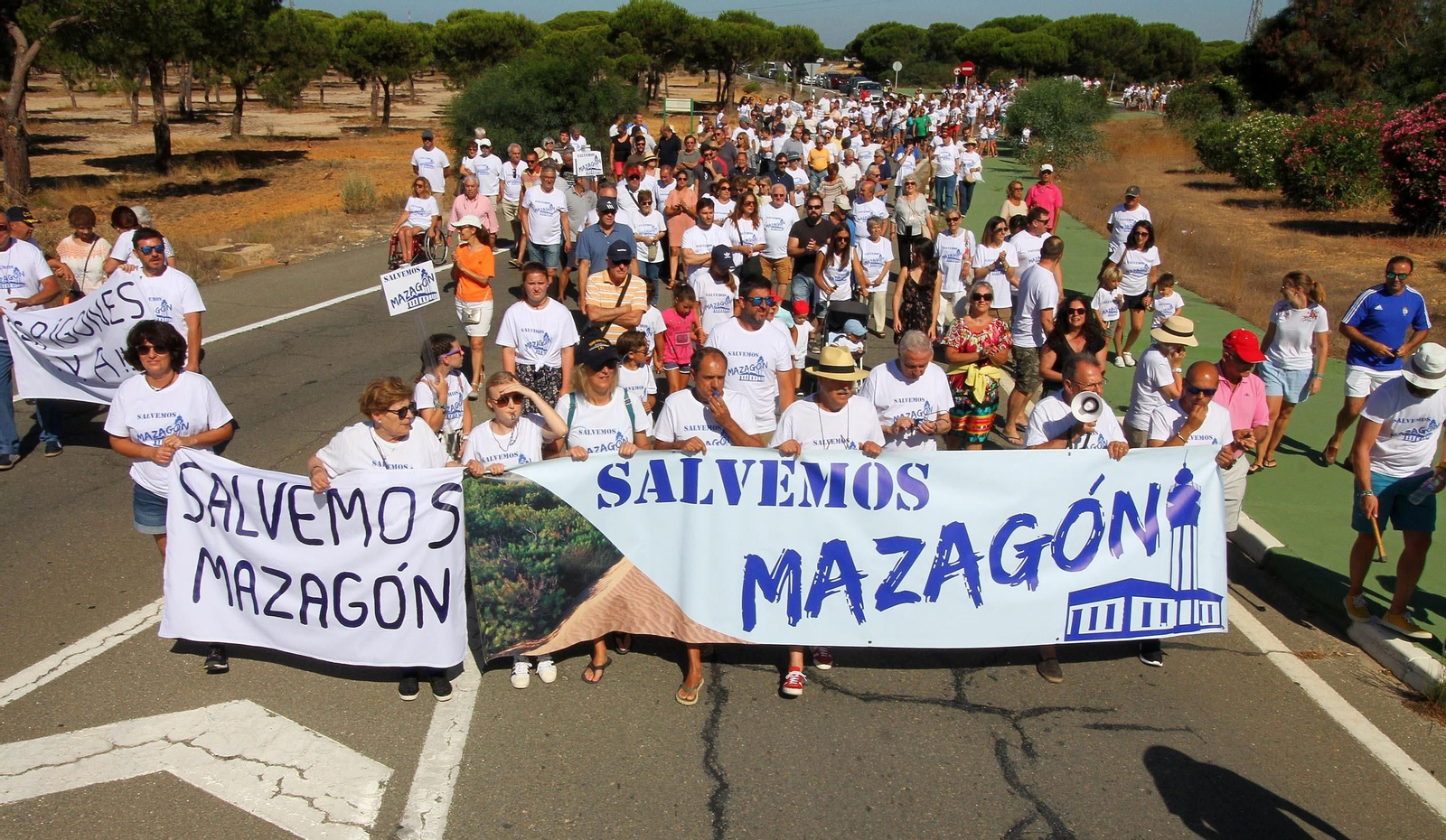 La manifestación "Salvemos Mazagón" en imágenes