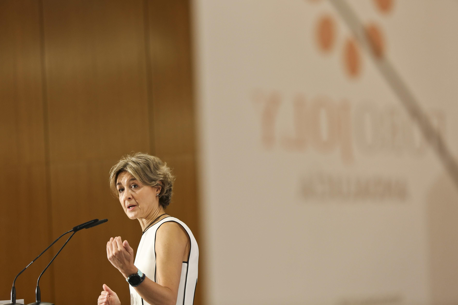 Las imágenes del desayuno-coloquio con Isabel García Tejerina