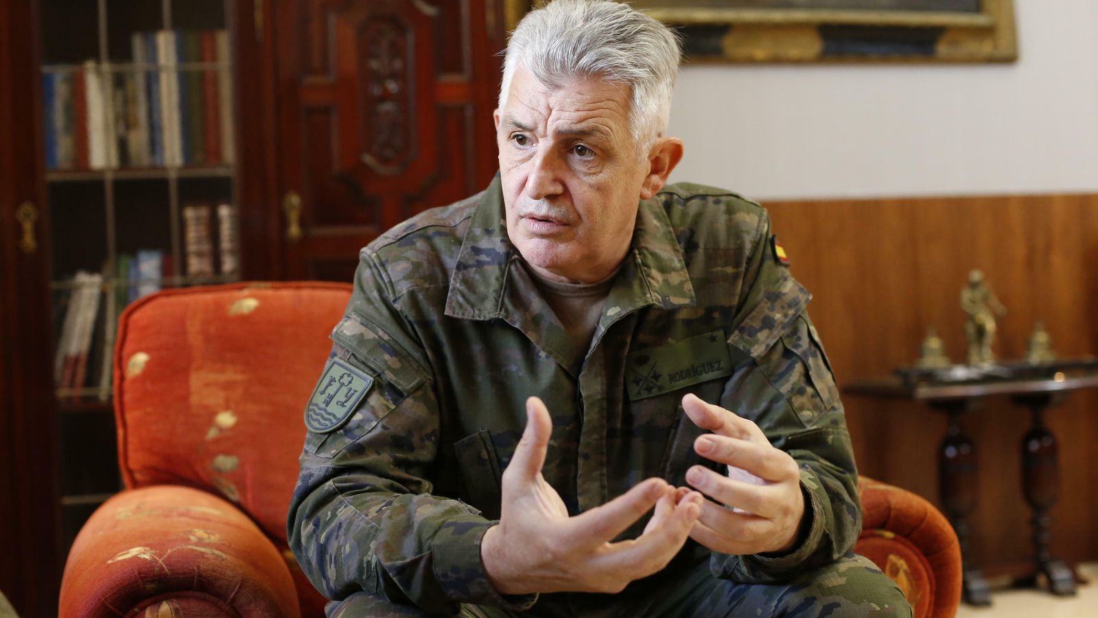 El teniente general en su despacho