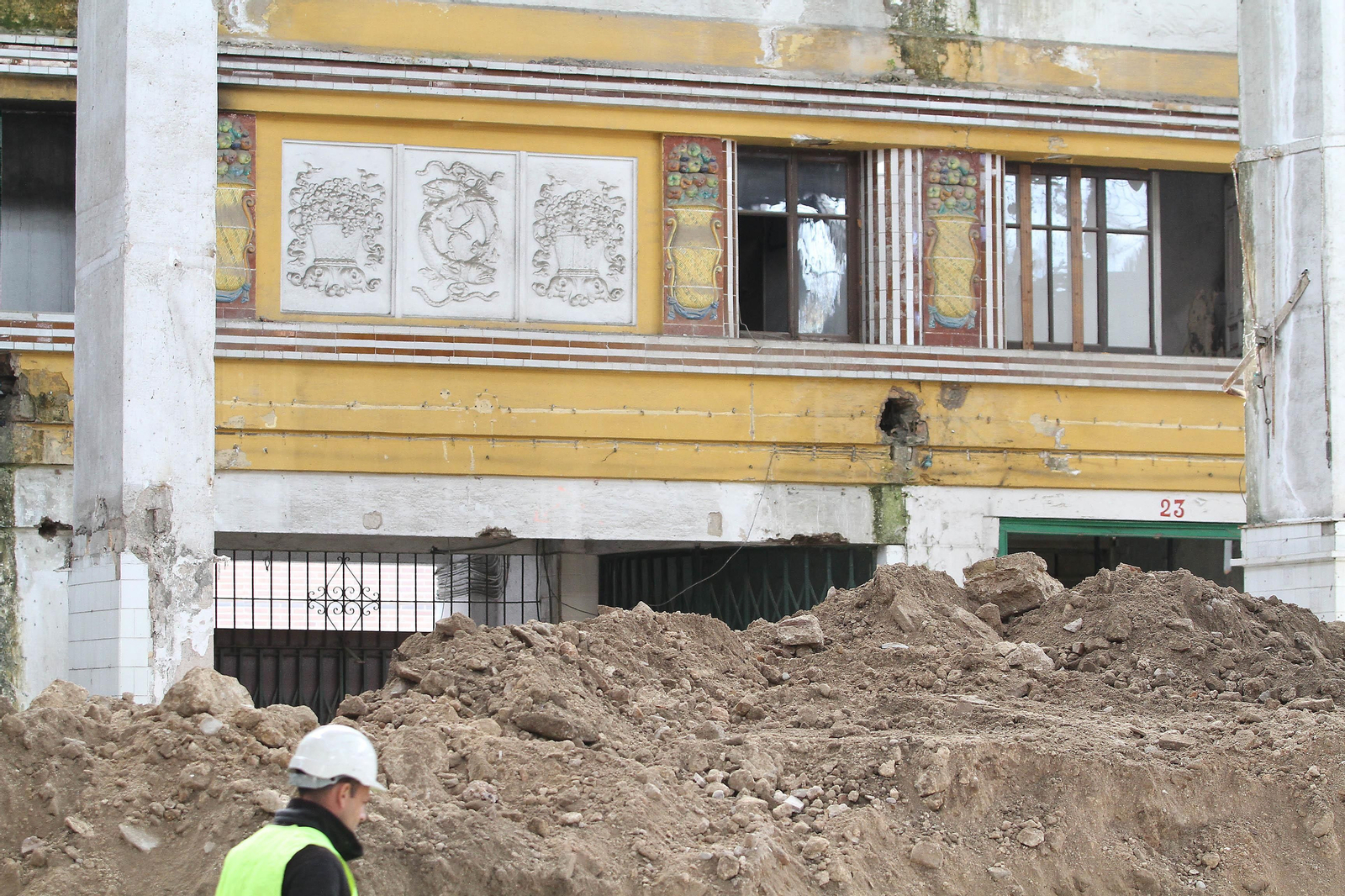 La visita del alcalde a las obras del Mercado Puerta de la Carne, en imágenes
