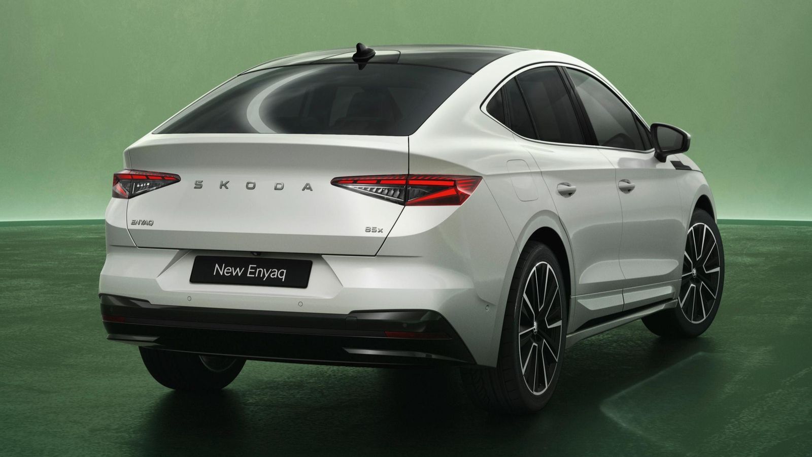 Las diferencias de tamaño de carrocería respecto a sus antecesores, tanto en el SUV como en el Coupé, son irrelevantes. Las diferencias de tamaño de carrocería respecto a sus antecesores, tanto en el SUV como en el Coupé, son irrelevantes.
