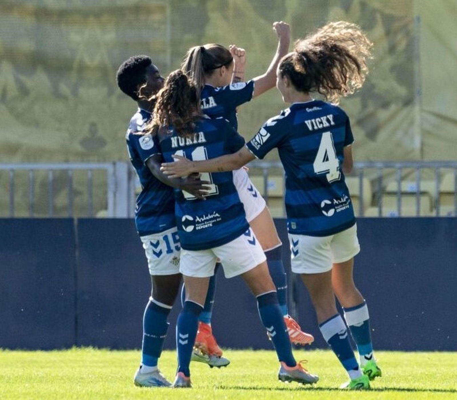 Las jugadoras del Betis celebran uno de los tantos de Natalia Montilla.