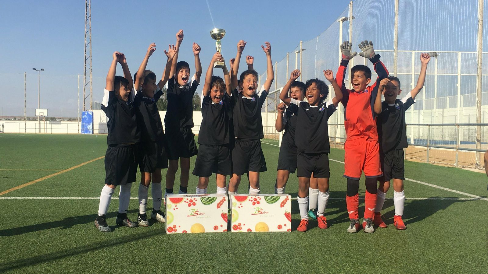 El CD TAE levantó el trofeo en benjamines.