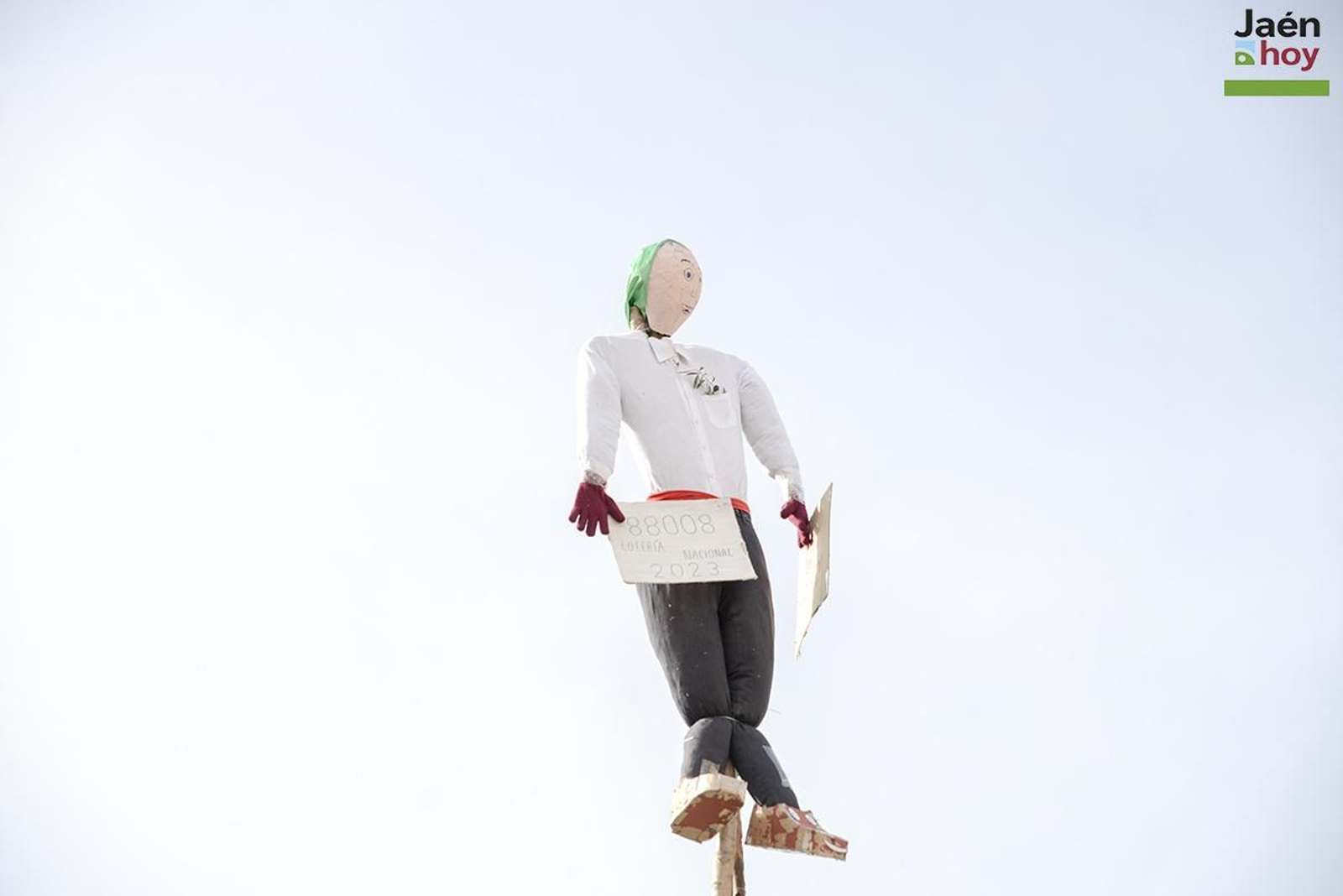 'Antolín', una oda a la llegada del "gordo" esta navidad a Jaén, es el nombre del pelele de Divino Maestro.