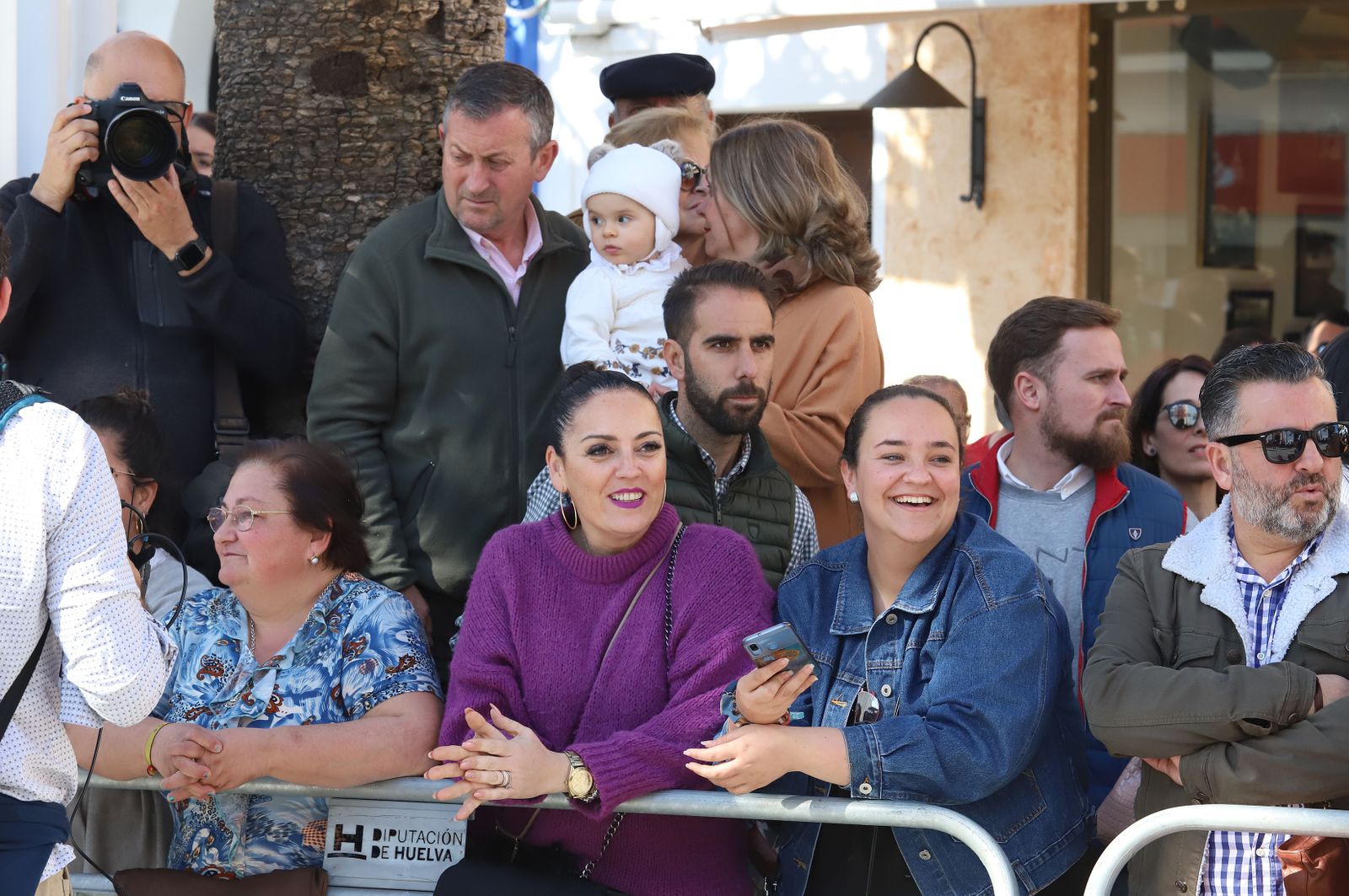 Imágenes de Don Felipe y Doña Letizia arropados por el cariño de los almonteños