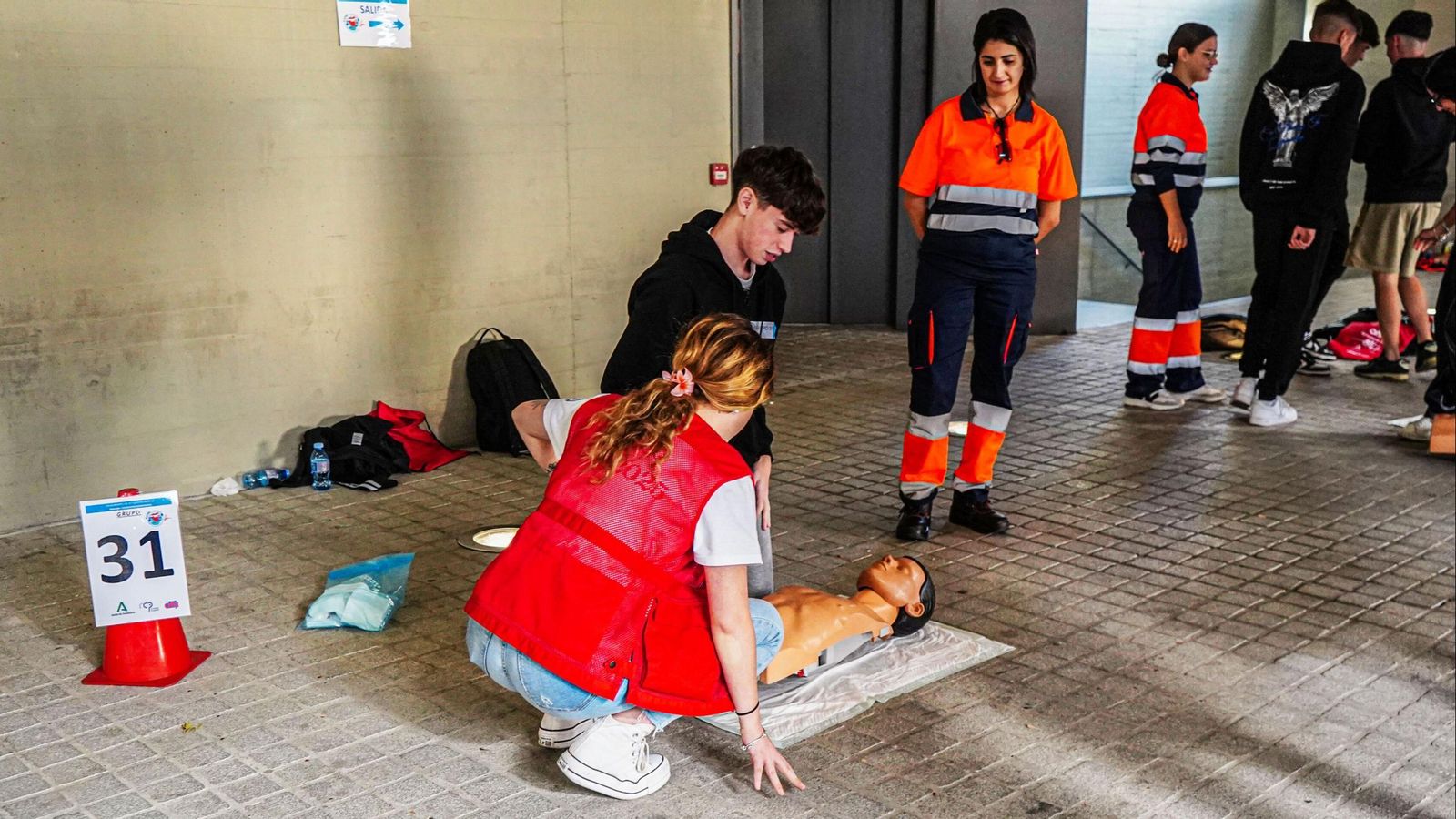 El 061 entrena a jóvenes granadinos en reanimación
