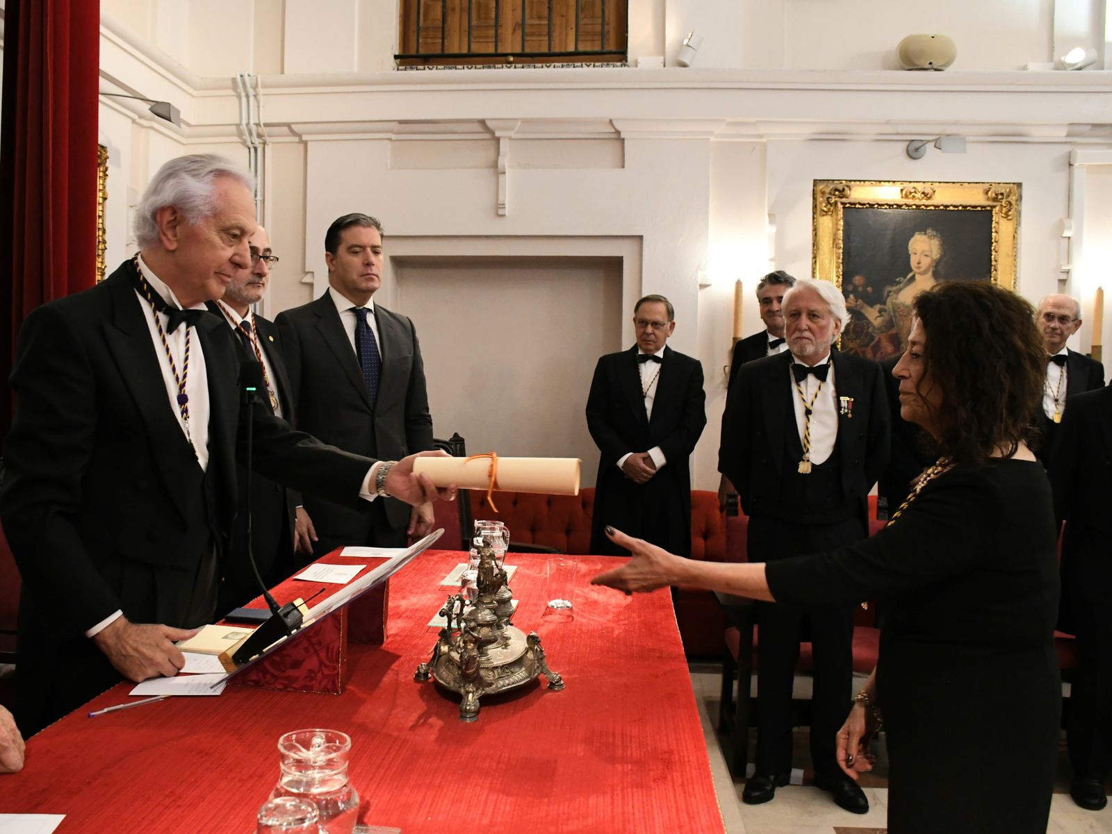 Inmaculada Concepción Herrera recoge su título como nueva Académica de Número de a Ramse.