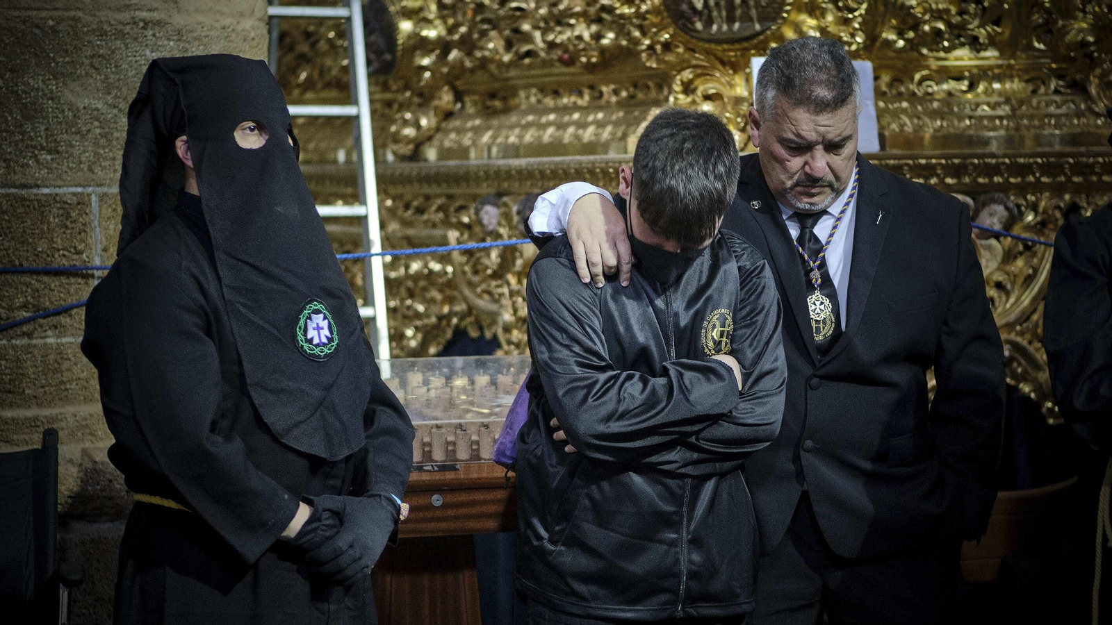 Sanidad suspende su salida procesional, los hermanos de la cofradía realizan estación de penitencia en el interior de Santa Cruz.