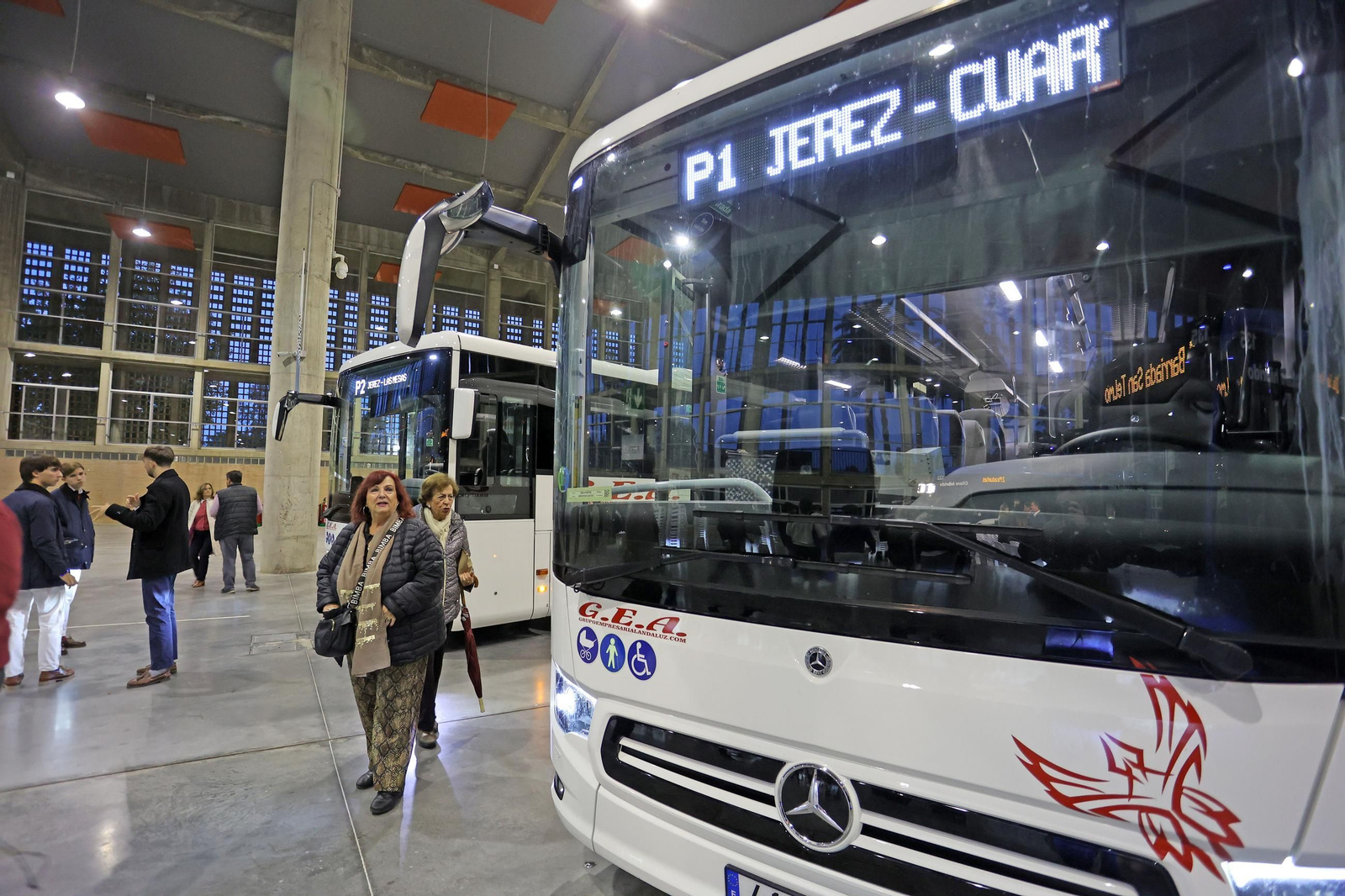 Imágenes de la presentación de los nuevos autobuses urbanos de Jerez