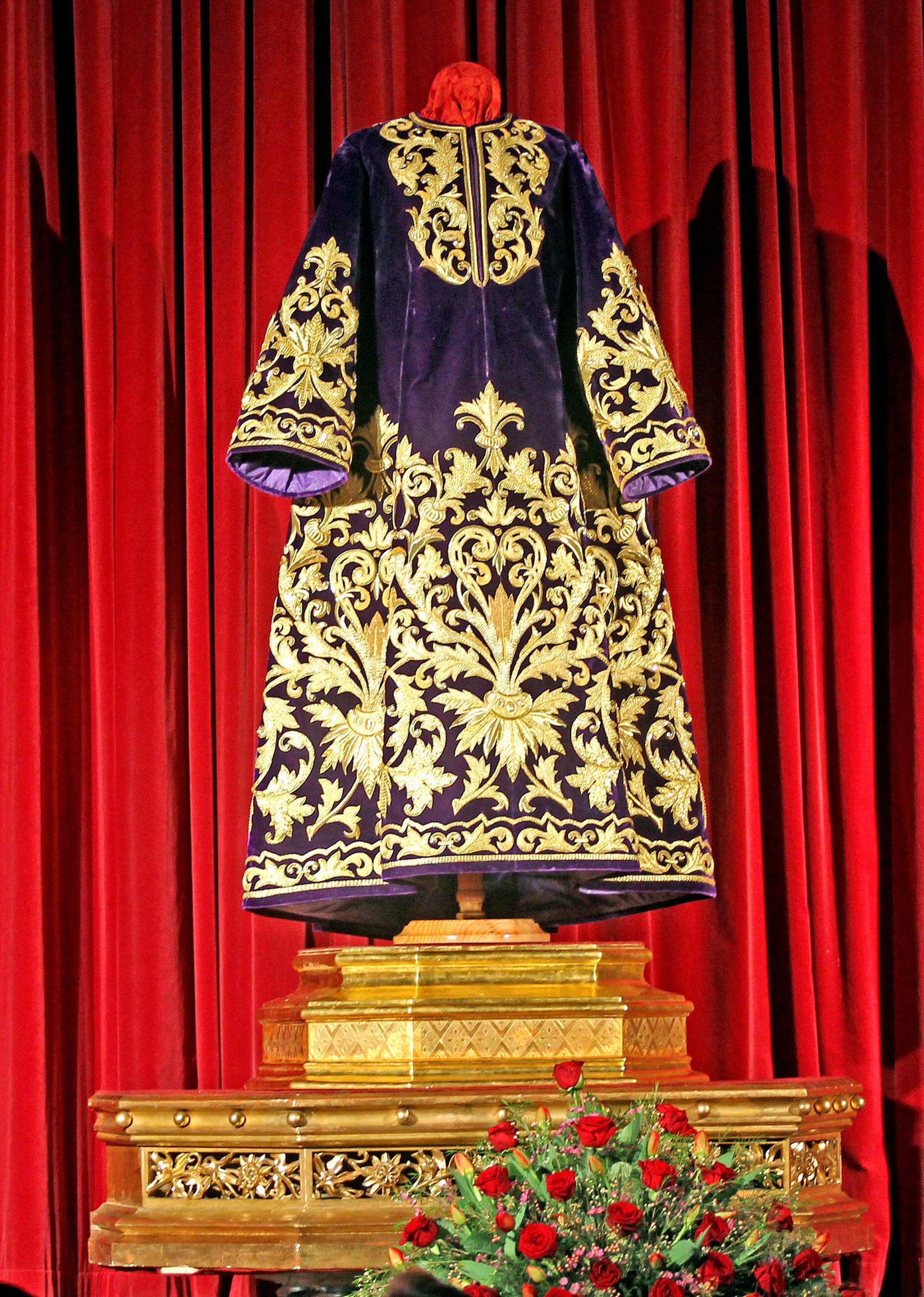 Imagen de la nueva túnica del Señor de la Sentencia.