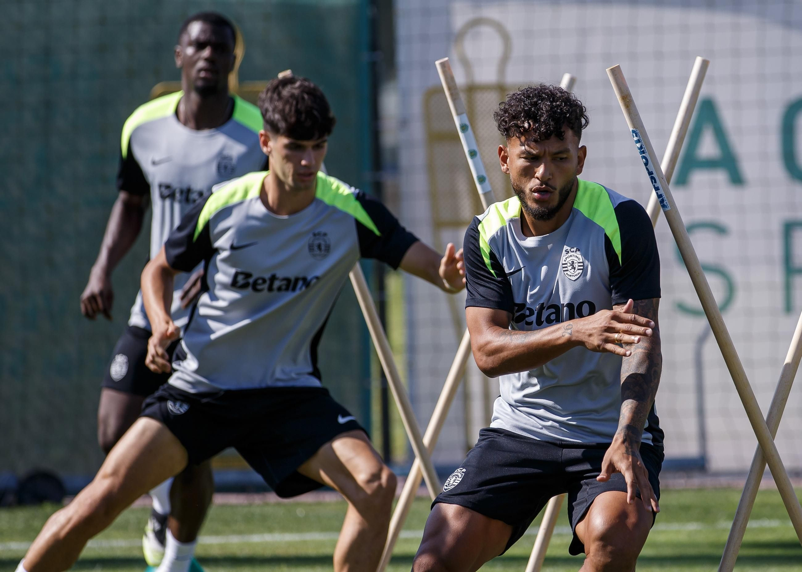 Suárez, ya en las filas del Sporting de Portugal, se fue dejando el tercer mayor trapaso de la historia rojiblanca