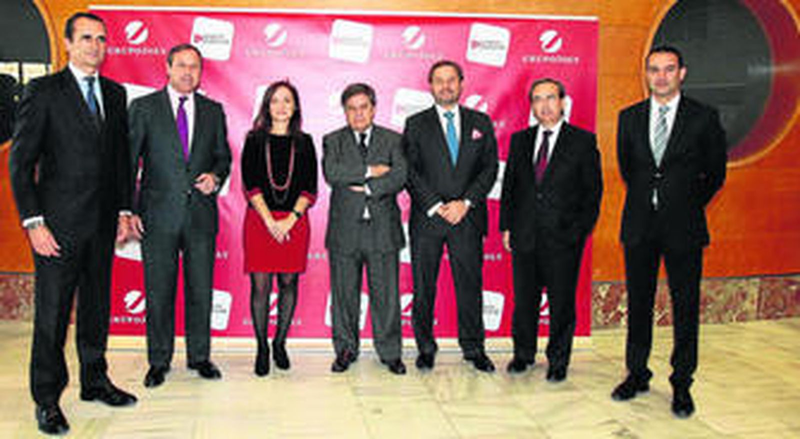 El director de Granada-Jaén de Banco Popular, Jaime Lobo; el director territorial de la entidad, Antonio Ramírez; la directora de Granada Hoy, Magdalena Trillo; el consultor Marcos Urarte; el director de Banca de Clientes de Banco Popular, Miguel Á. Luna; el director general del Grupo Joly, Juan Carlos Fernández; y el director de Menbur, Miguel Mena.