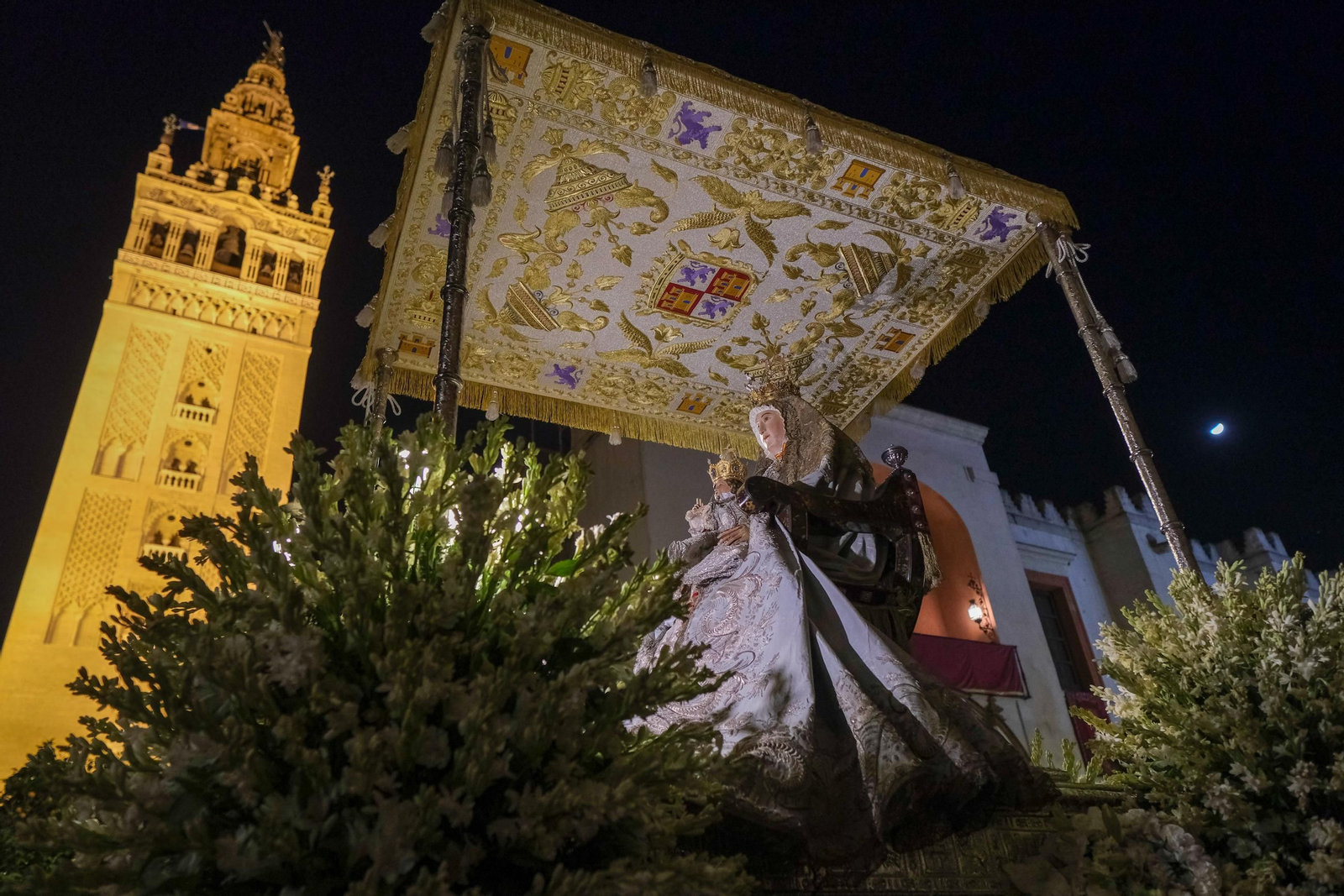 Imágenes del regreso de la Virgen de los Reyes