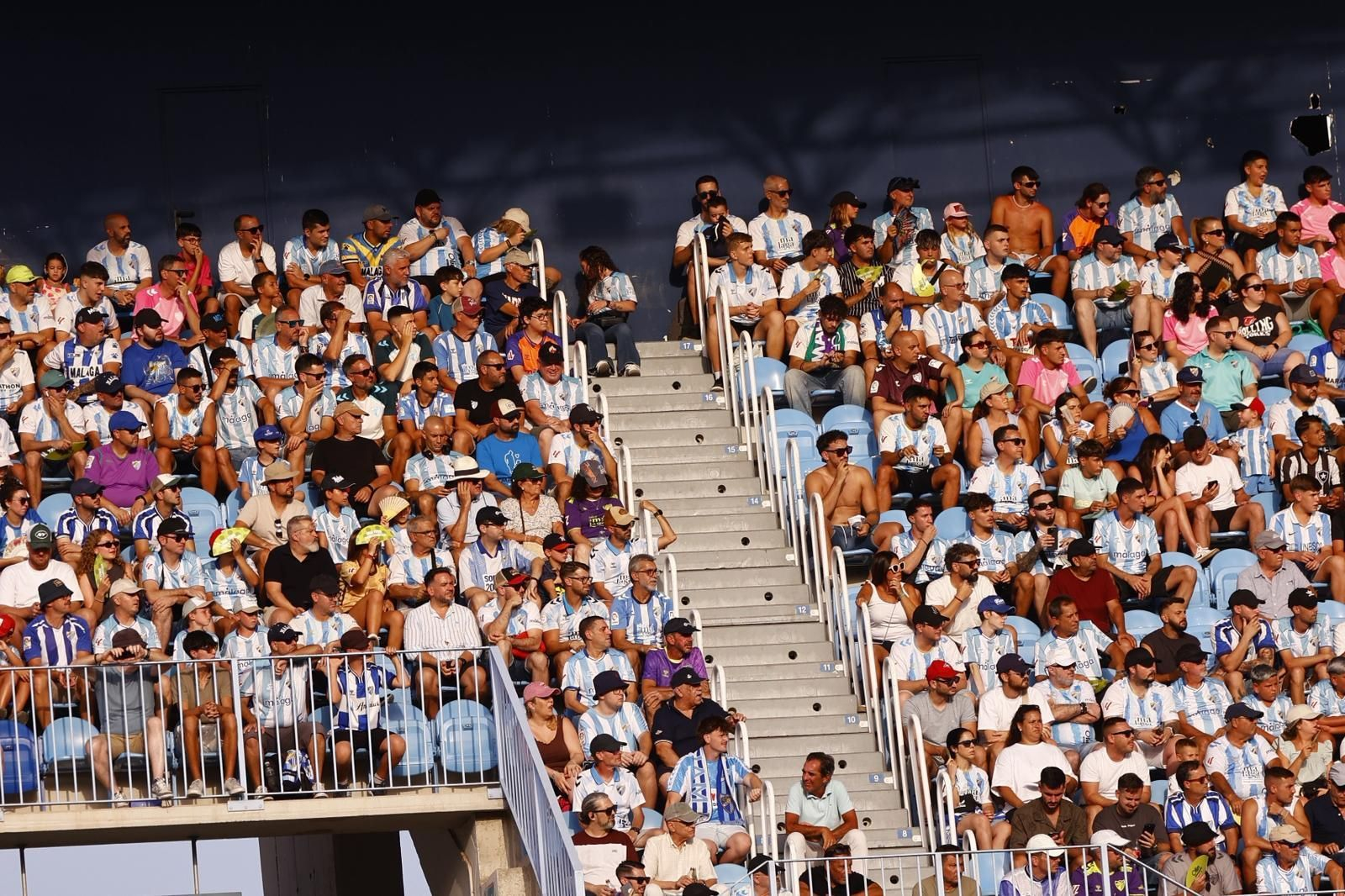 Búscate en las gradas de La Rosaleda en el Málaga CF-Eibar