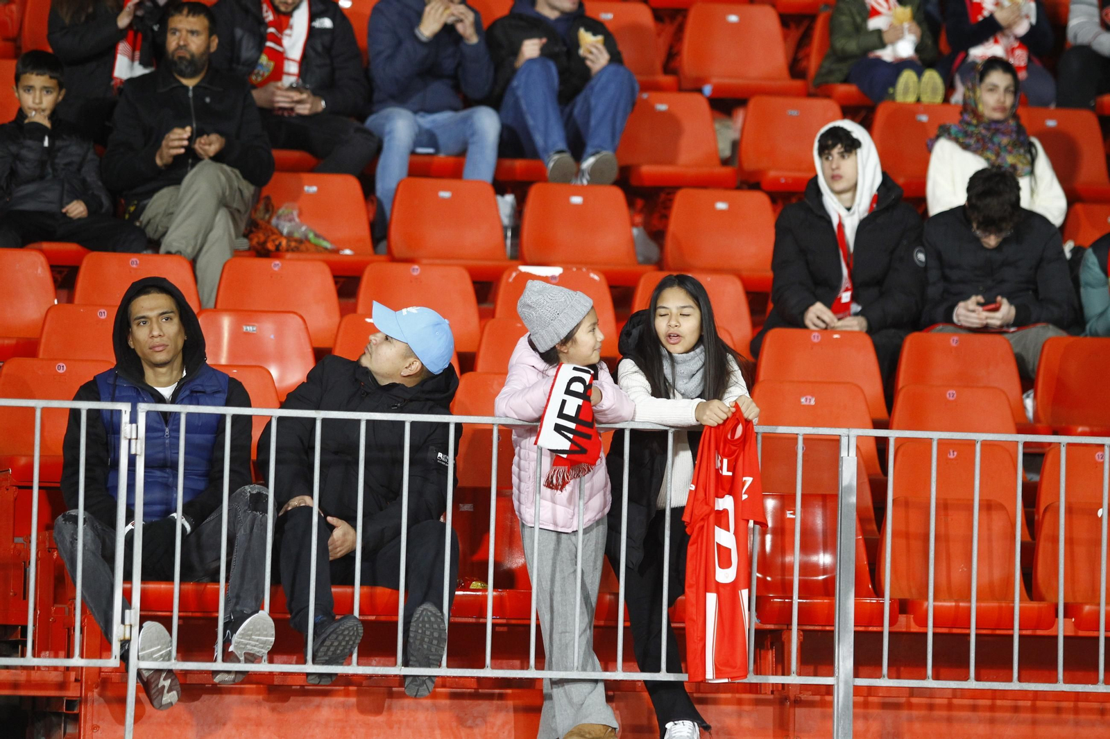 Búscate en las fotos de público del partido U.D. Almería-S.D. Huesca