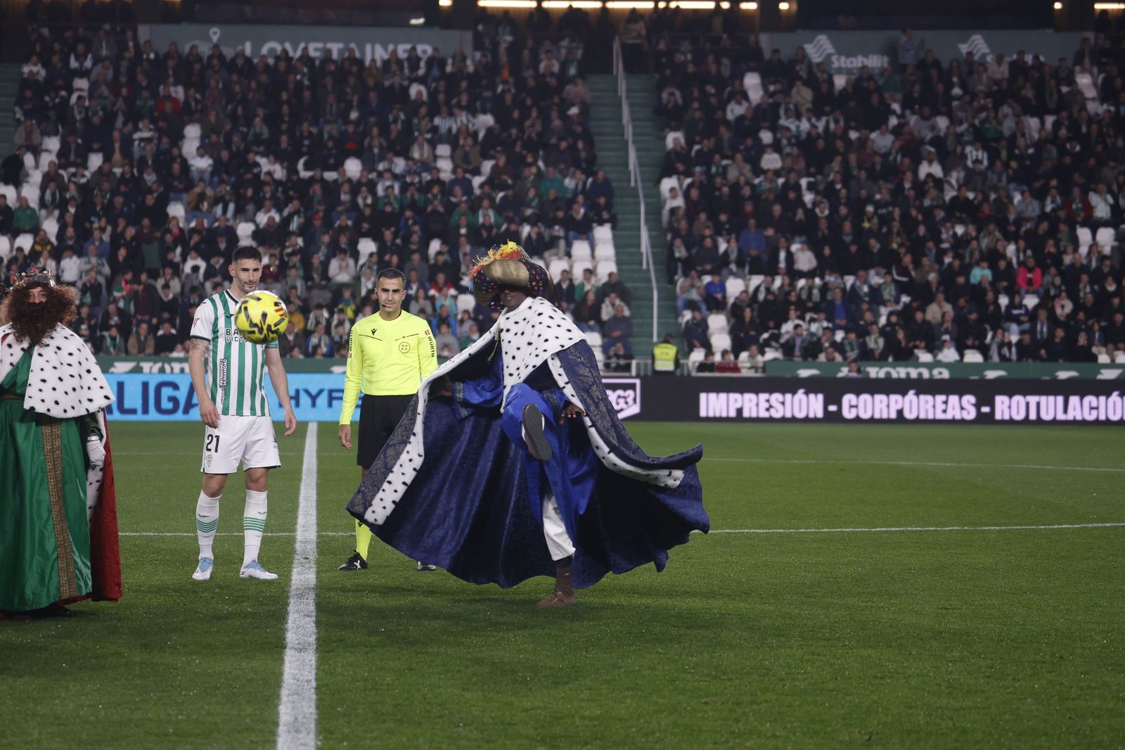 Las mejores fotos del ambiente en El Arcángel para el Córdoba CF - Burgos