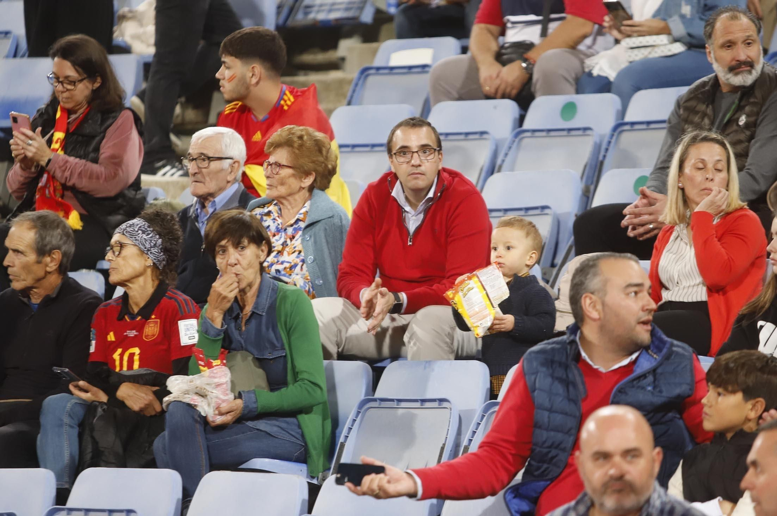 Gran ambiente para ver la selección española sub-21 en Huelva