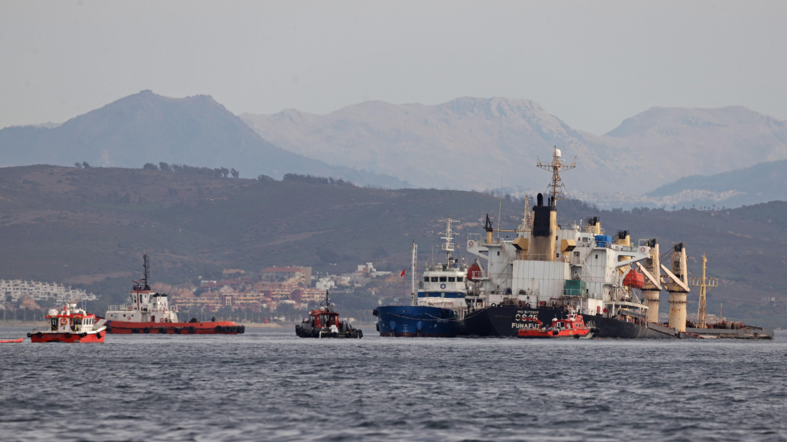 Alerta en la Bahía por el choque de dos buques cerca de Gibraltar