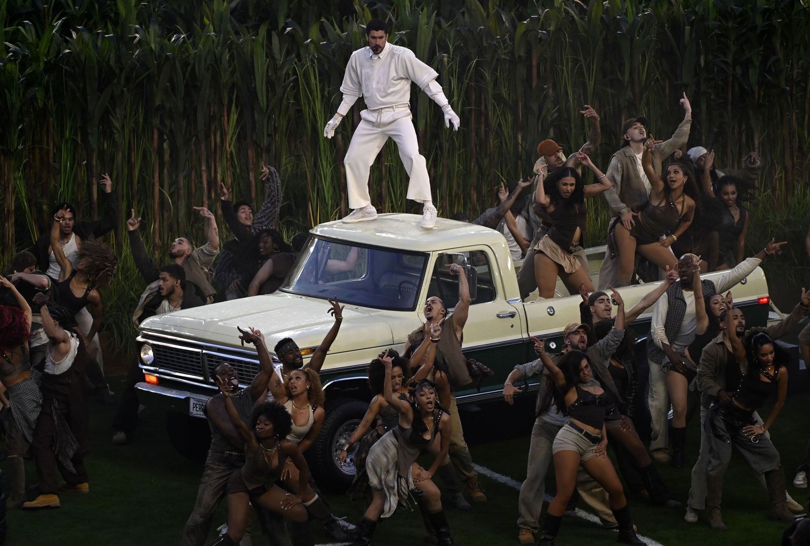Las mejores fotos de la Super Bowl con la actuación de Bad Bunny