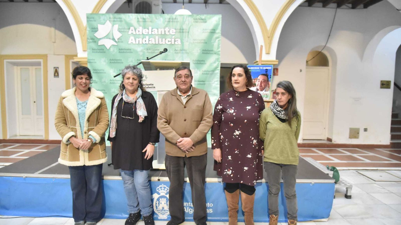 Raafael Fenoy acompañado por su partido.