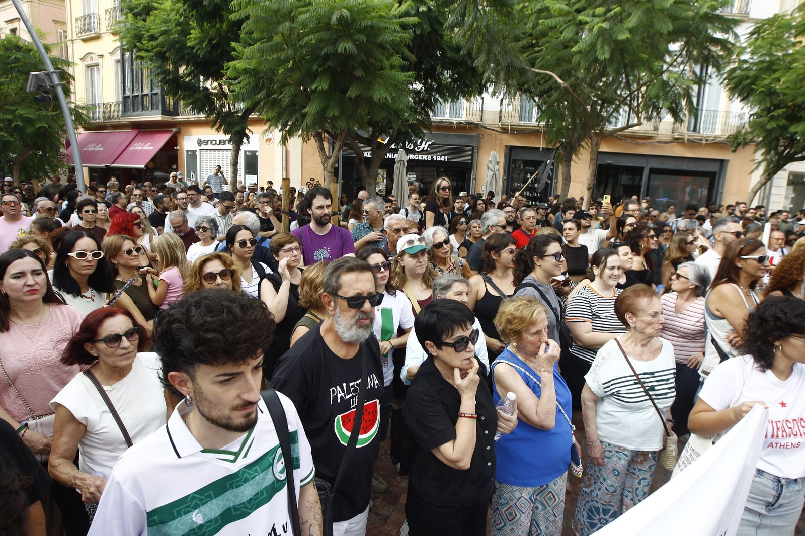 Manifestación en Almería por el derecho a la vivienda, en imágenes