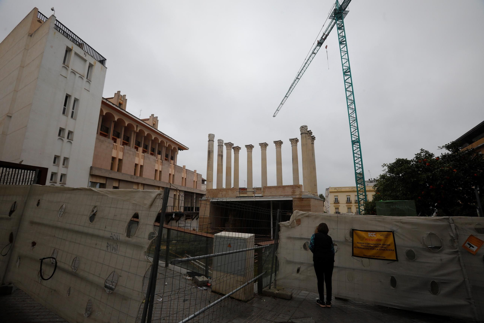 Grúa de las obras del Templo Romano de la calle Alfaros