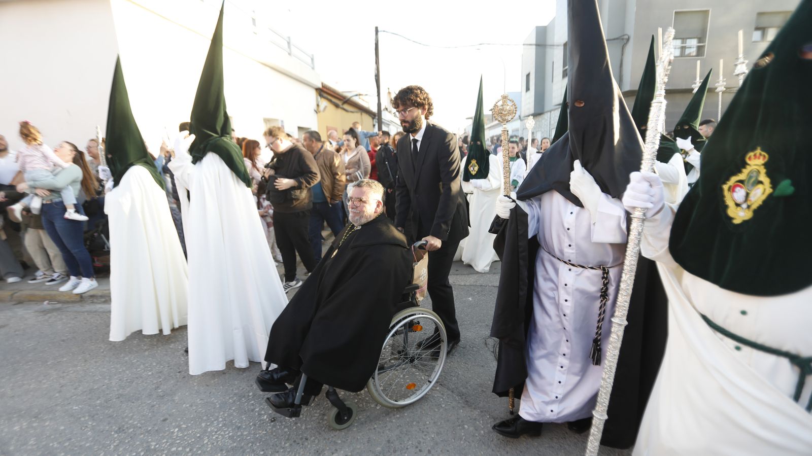 Las fotos del Viernes Santo en la Línea:  Cristo del Mar y Luz y Esperanza Nuestra, Soledad y Santo Entierro, Cristo del Amor y Misericordia y Amargura