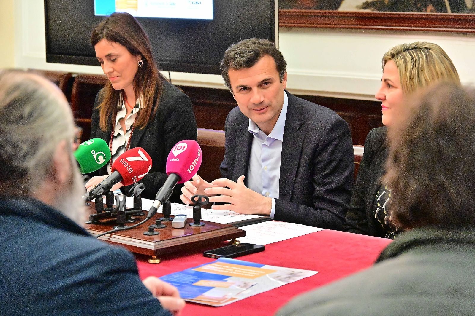 Bruno García y las concejalas Ana María Sanjuán y María Dolores Pavón.