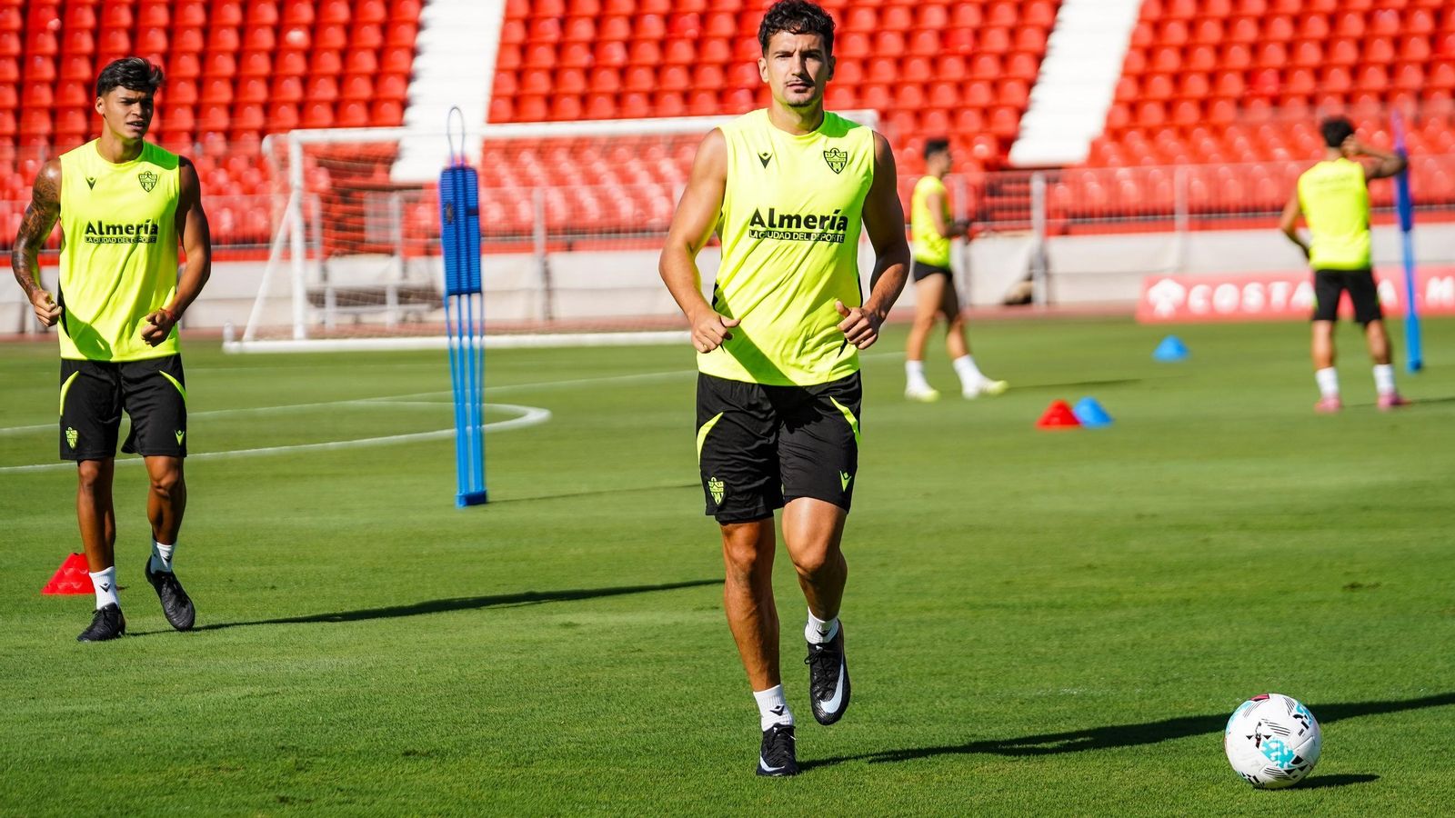 Álex Muñoz no entrenó el lunes y tampoco lo ha hecho este miércoles