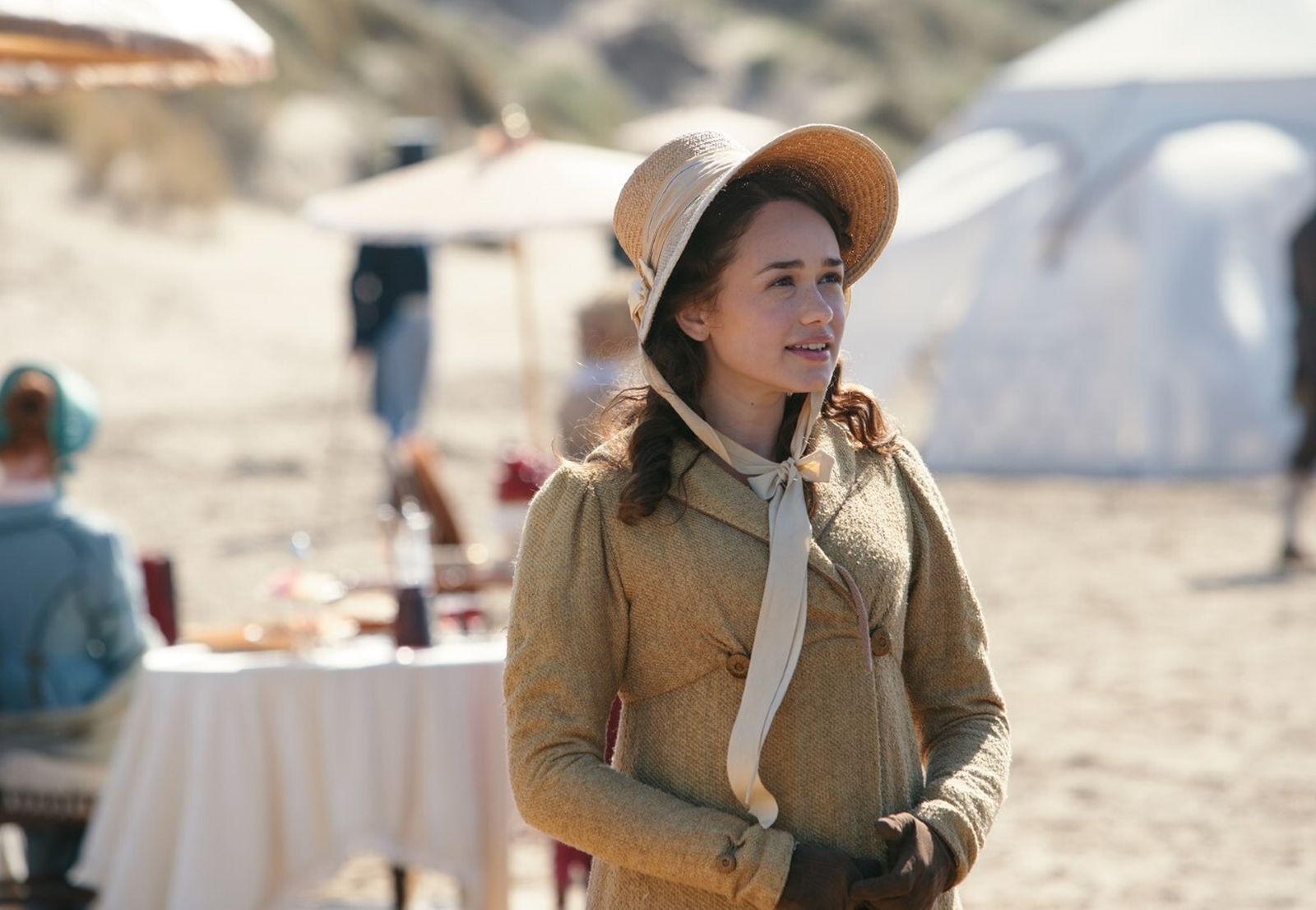 La actriz Rose Williams como Charlotte