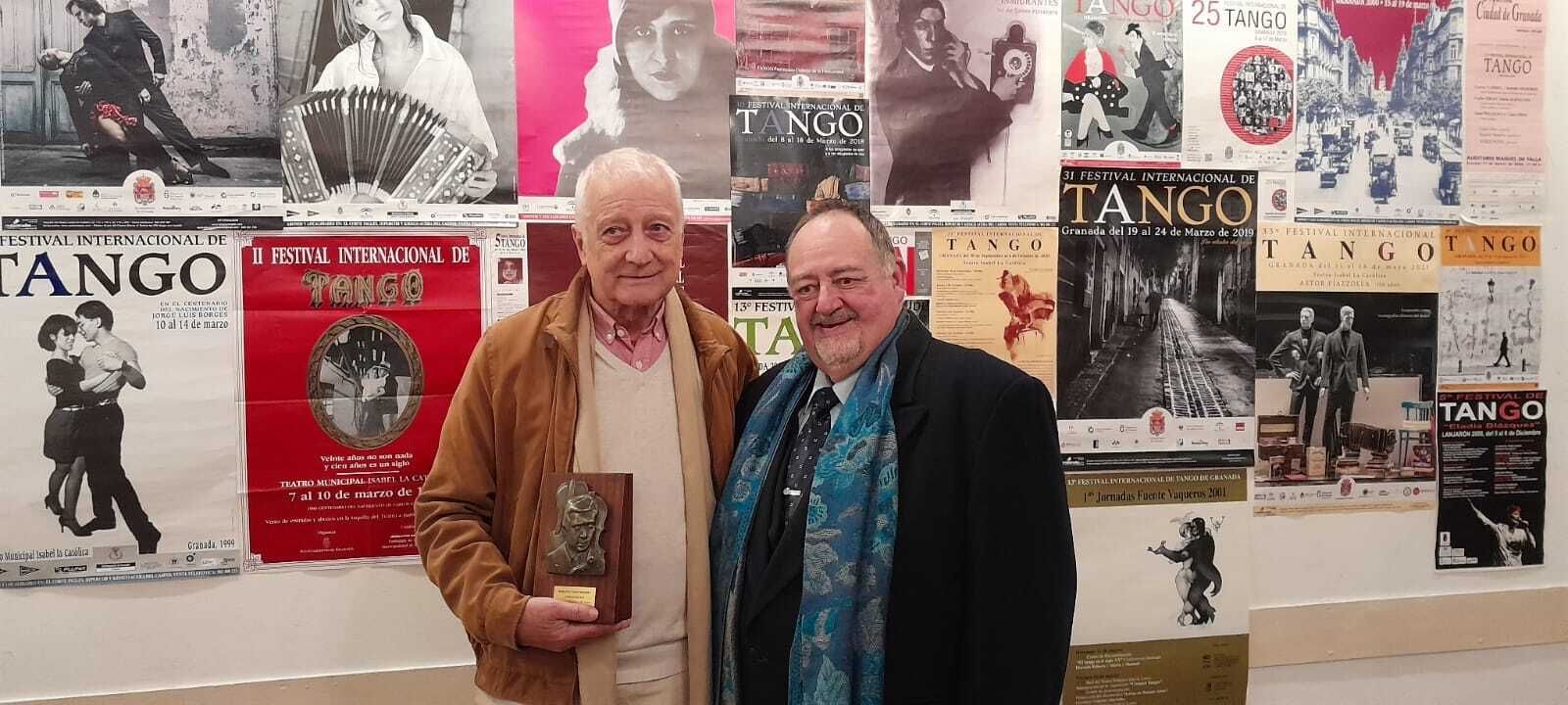 Tato Rébora con el Gobbi de Oro.