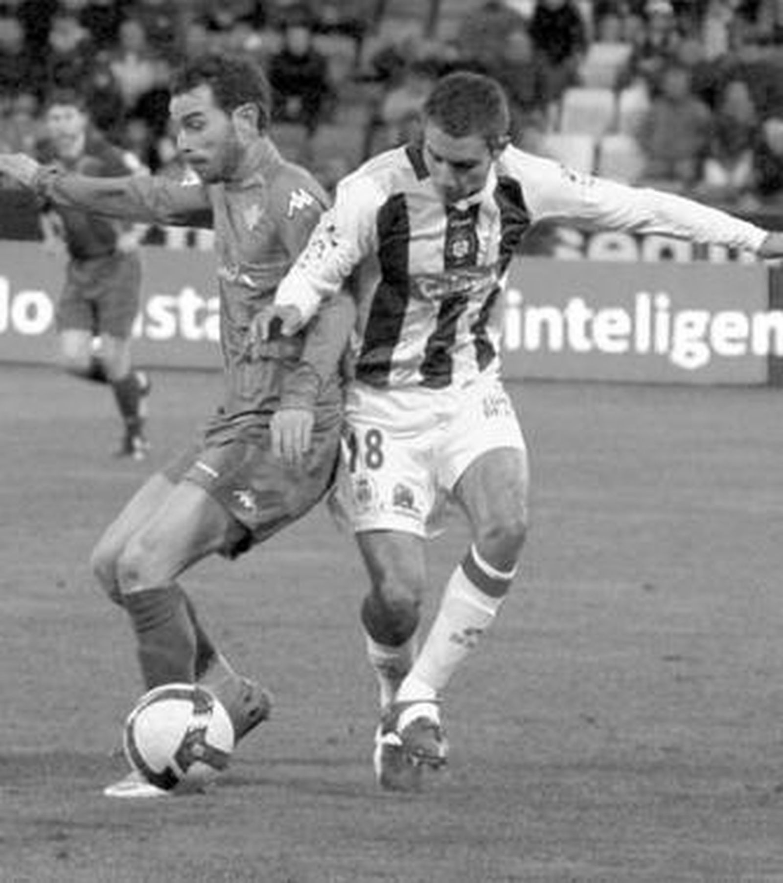 Marco Ruben (d), durante el partido ante el Betis el pasado domingo.