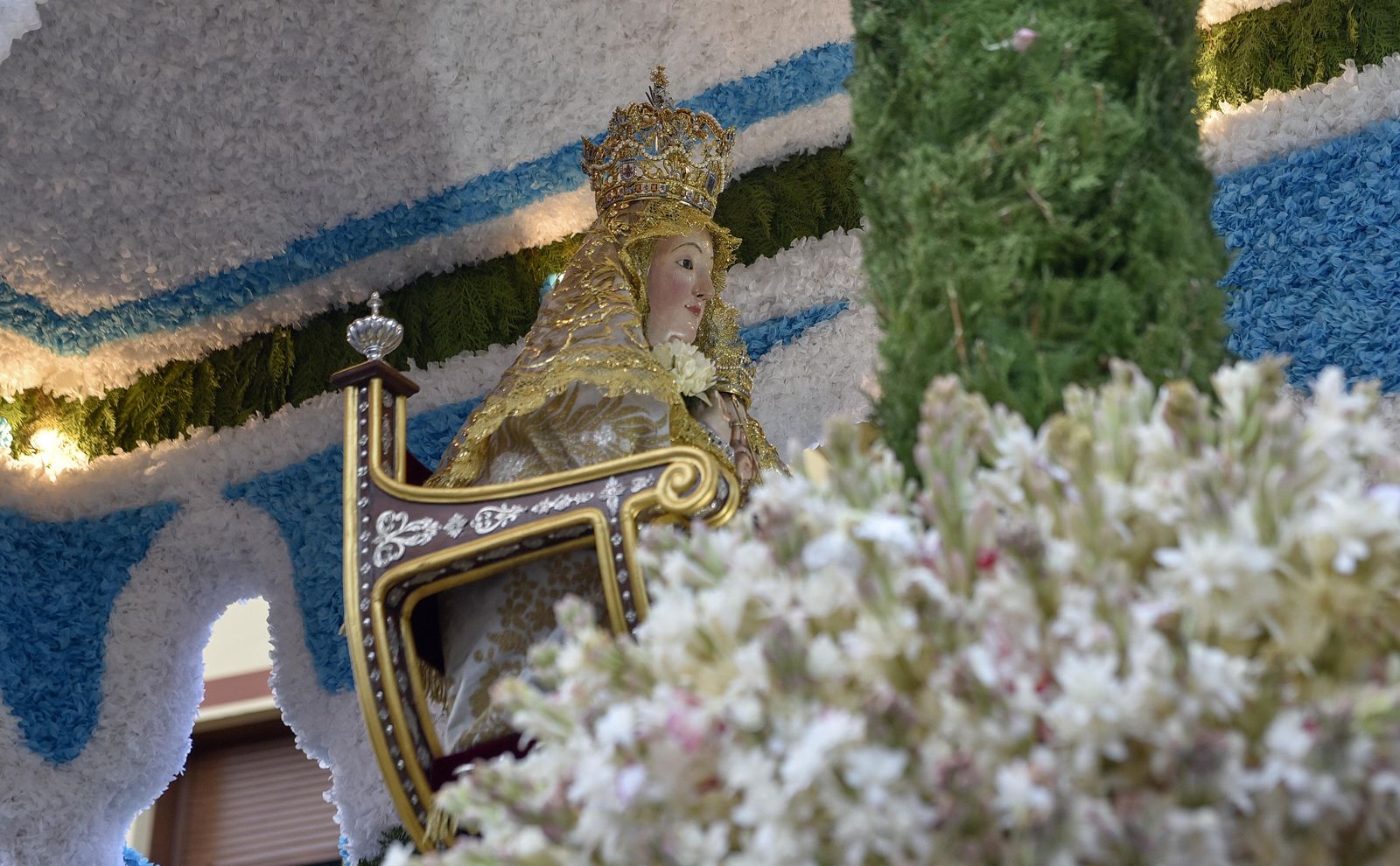 Un detalle de la Virgen de Valme
