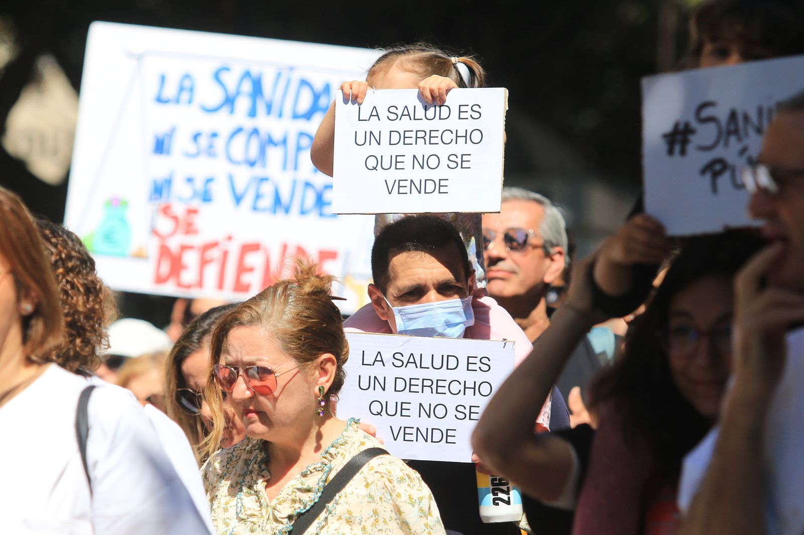 Los sanitarios de Almería se manifiestan contra la mala salud de la sanidad andaluza