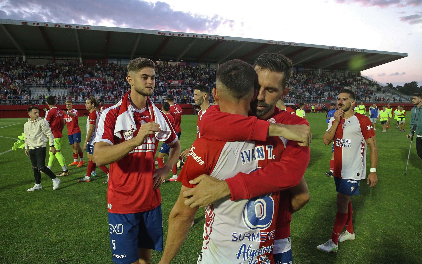 La celebración por la permanencia del Algeciras CF en imágenes