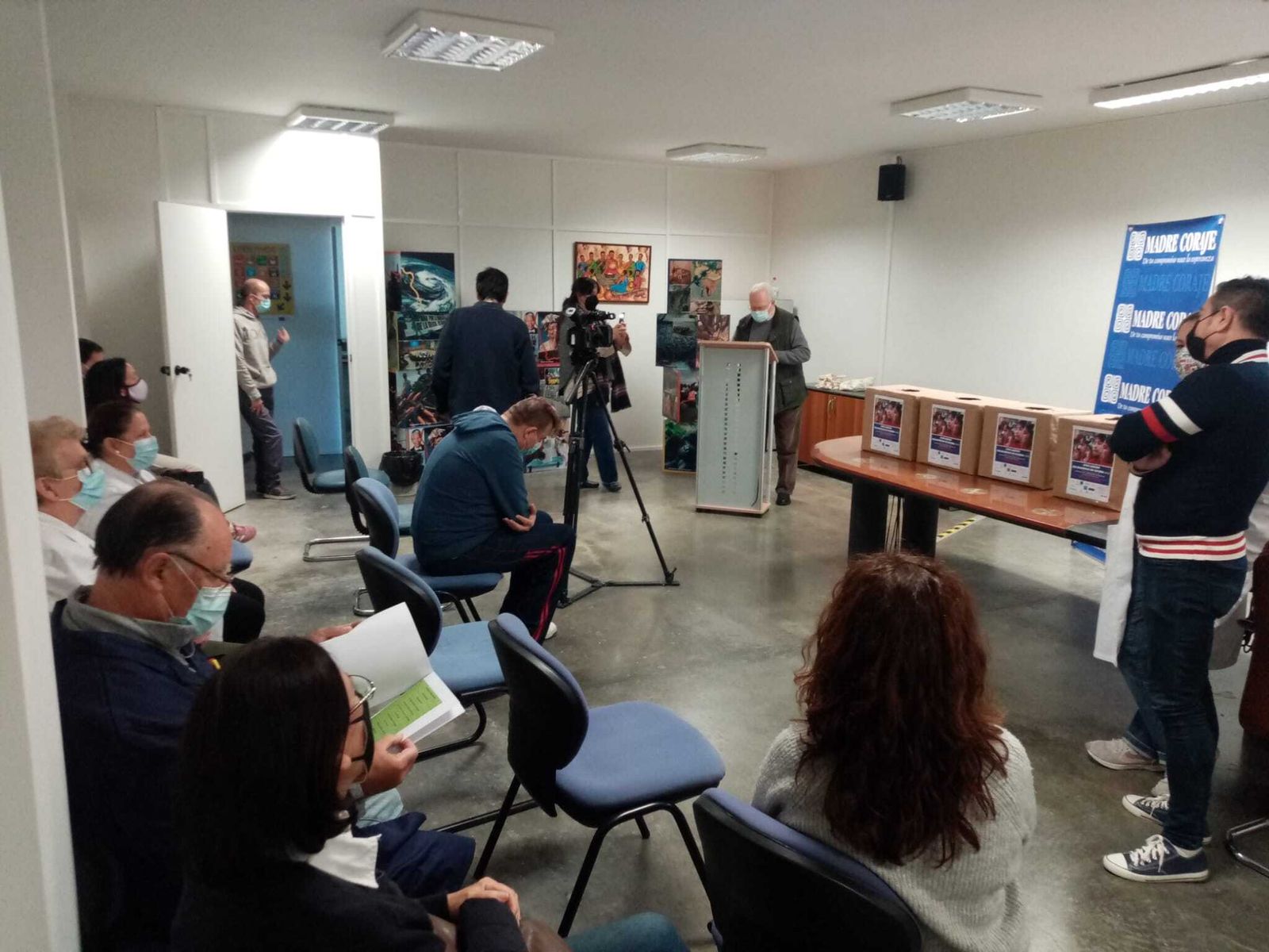 Un momento del sorteo de Madre Coraje.