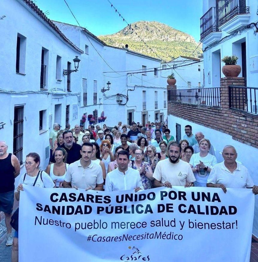 Protesta en Casares, que lleva "cuatro semanas sin médico", en defensa de la sanidad pública