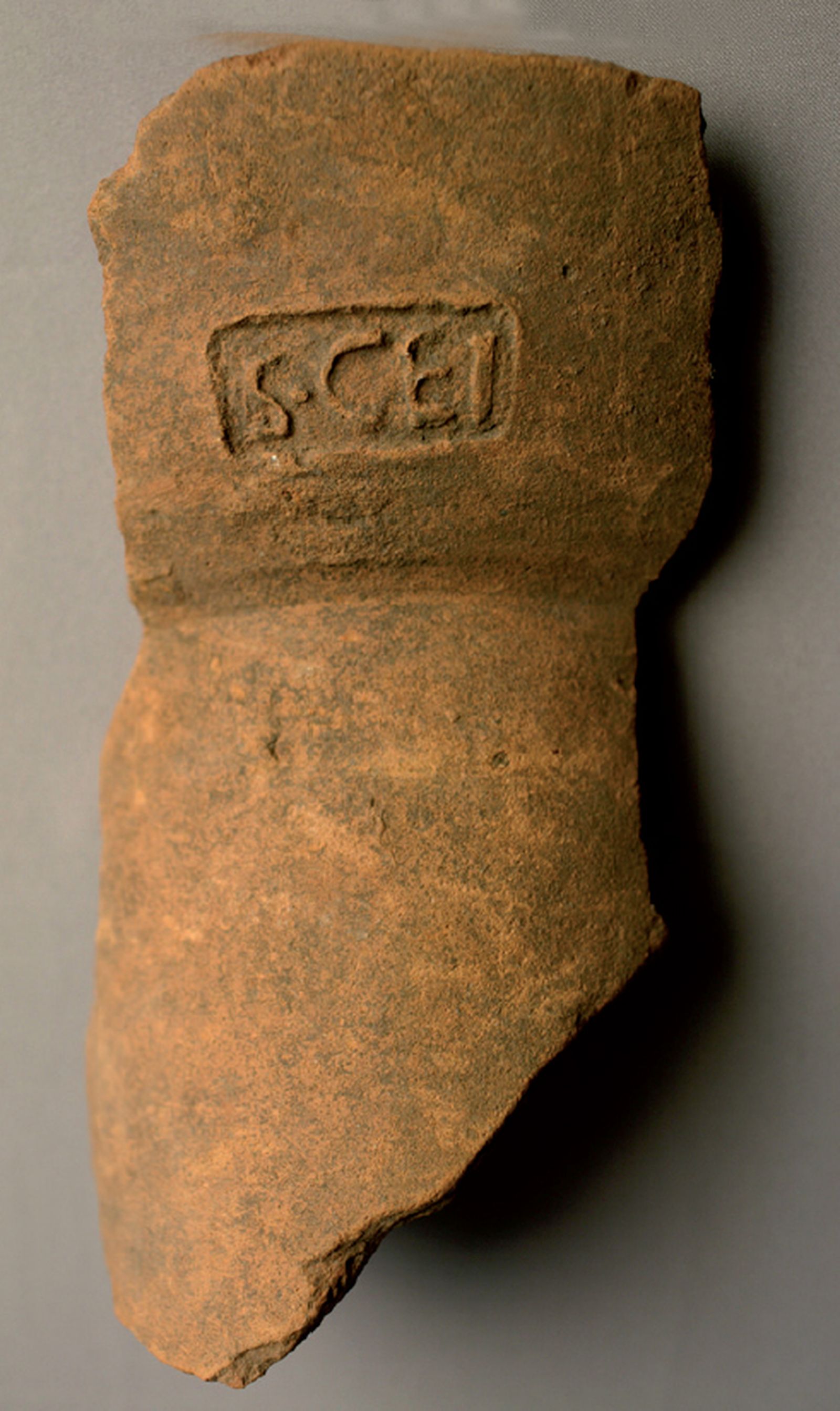 Marca S.CET ('Societas Cetariorum') en un ánfora hallada en el alfar de El Rinconcillo por el profesor Manuel Sotomayor (Museo Municipal de Algeciras).