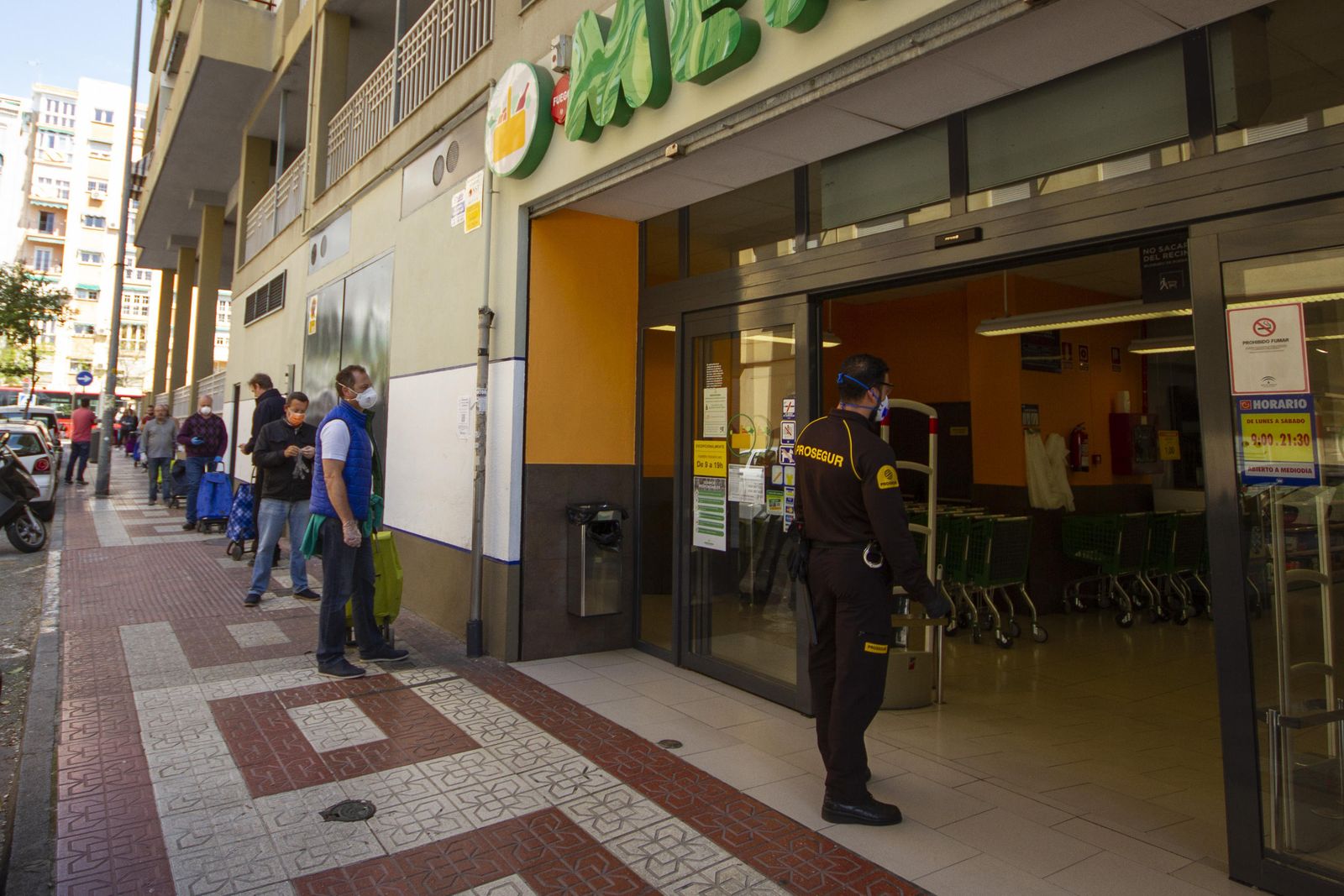 La cadena Mercadona lanza nuevos puestos de trabajo con sueldos de hasta 1.900 euros al mes