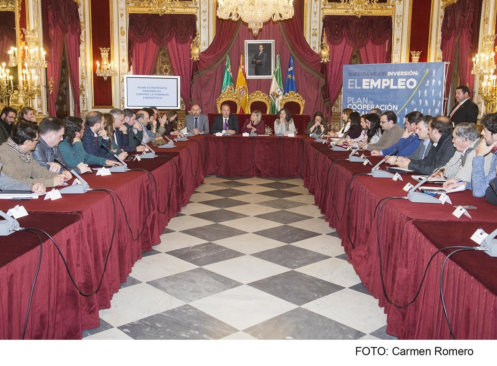 Irene García presidió el Consejo de Alcaldías que se reunió ayer en el Palacio provincial.