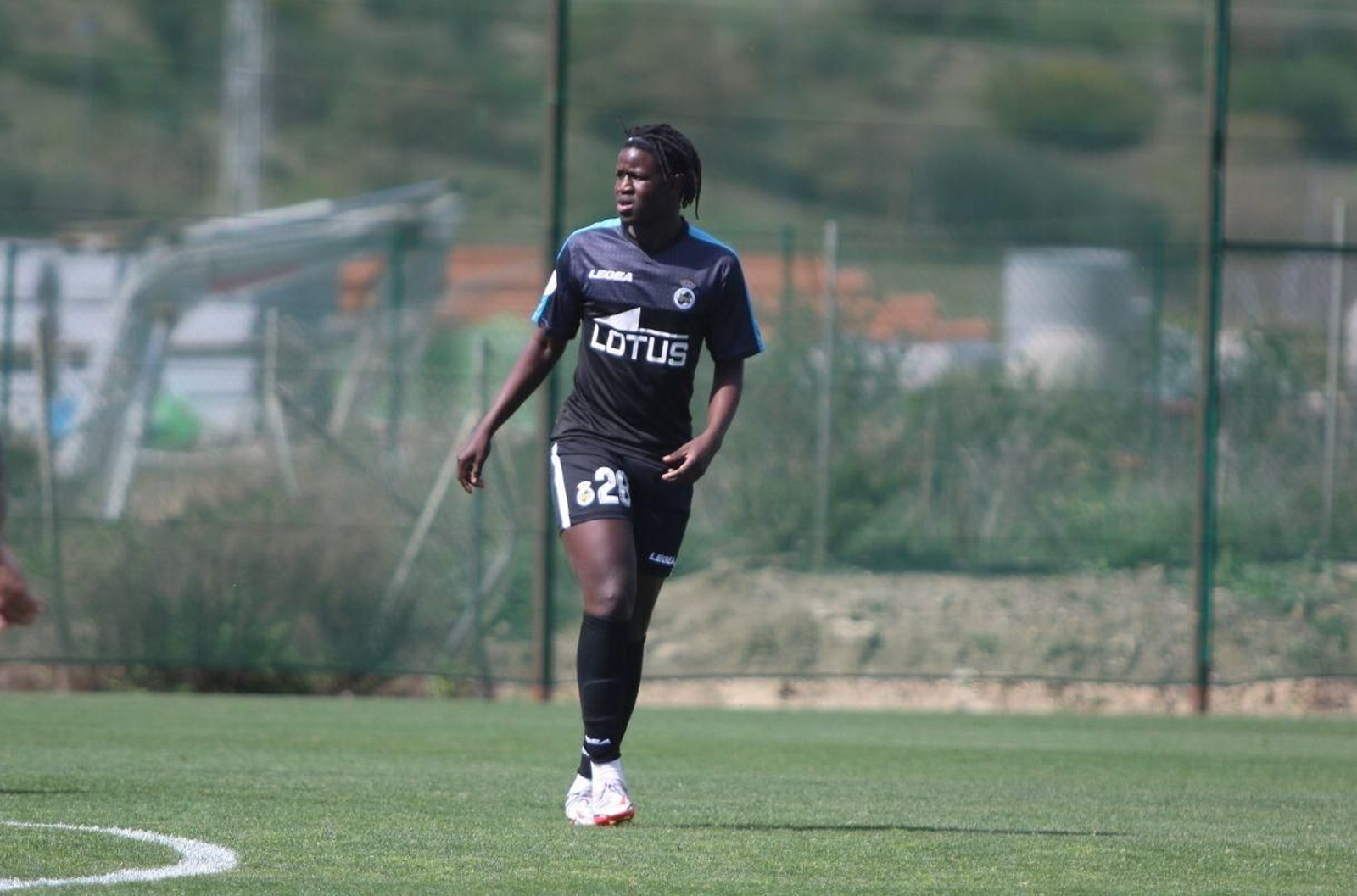 El linense Mousta, en sus primeros minutos con la Balona