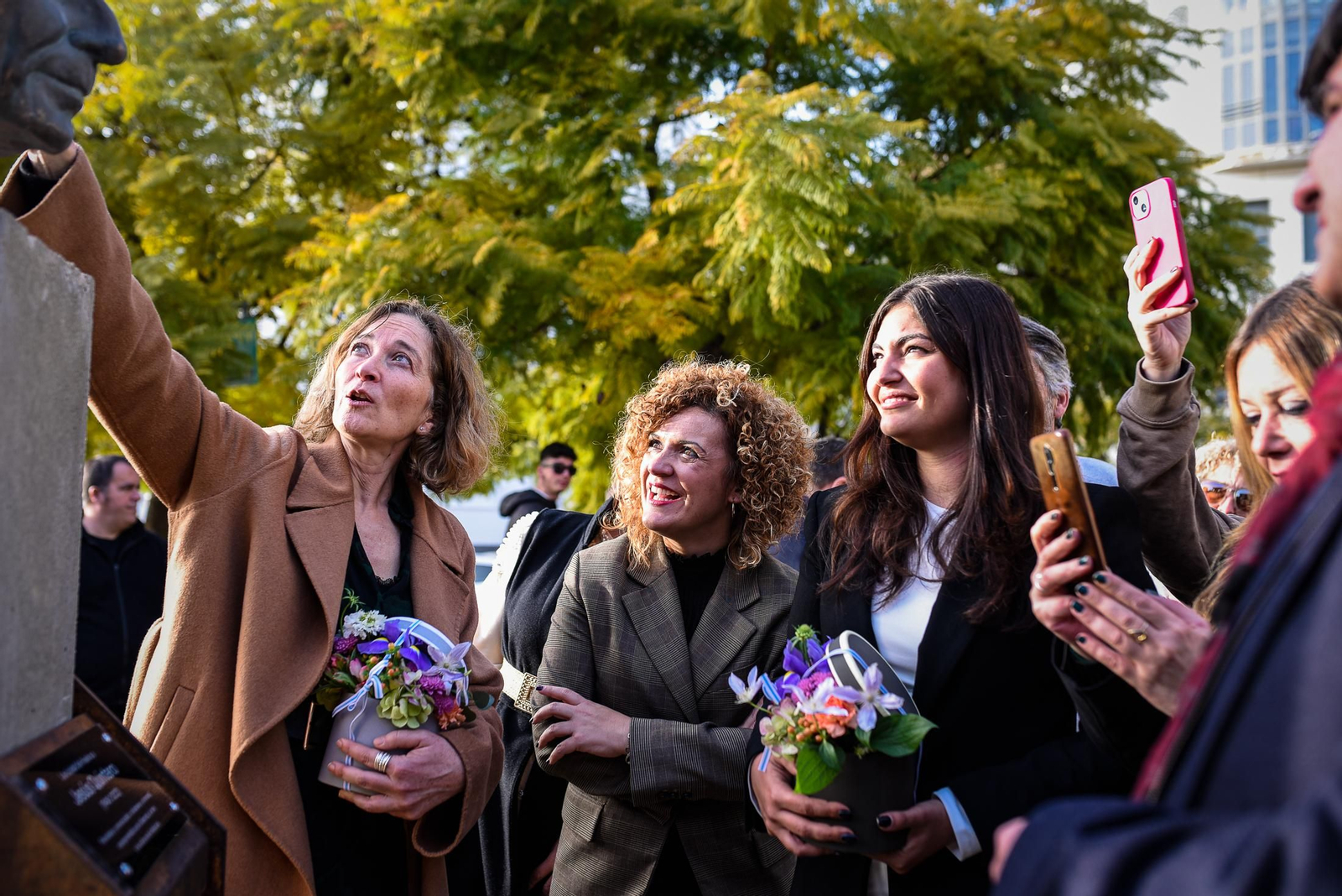 Imágenes de la inauguración del busto de Jesús Quintero en el Centro de la Comunicación Jesús Hermida