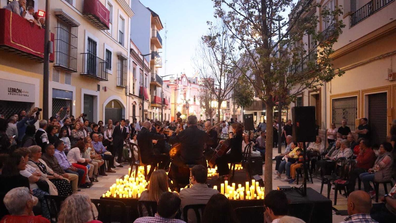 Una actuación en plena calle.