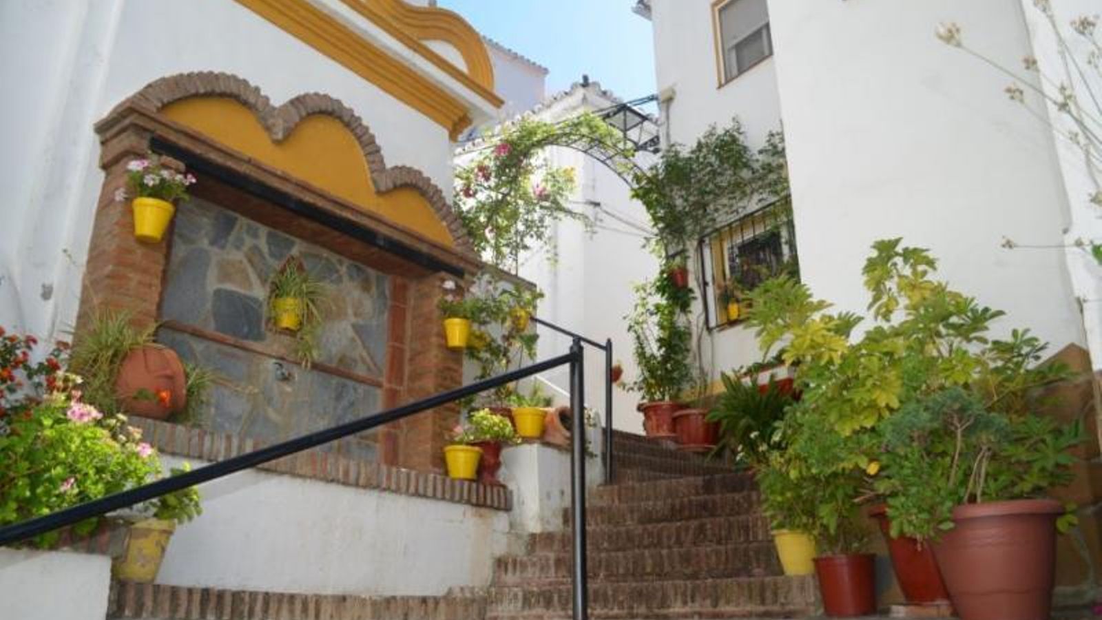 Una de las calles de Jubrique.