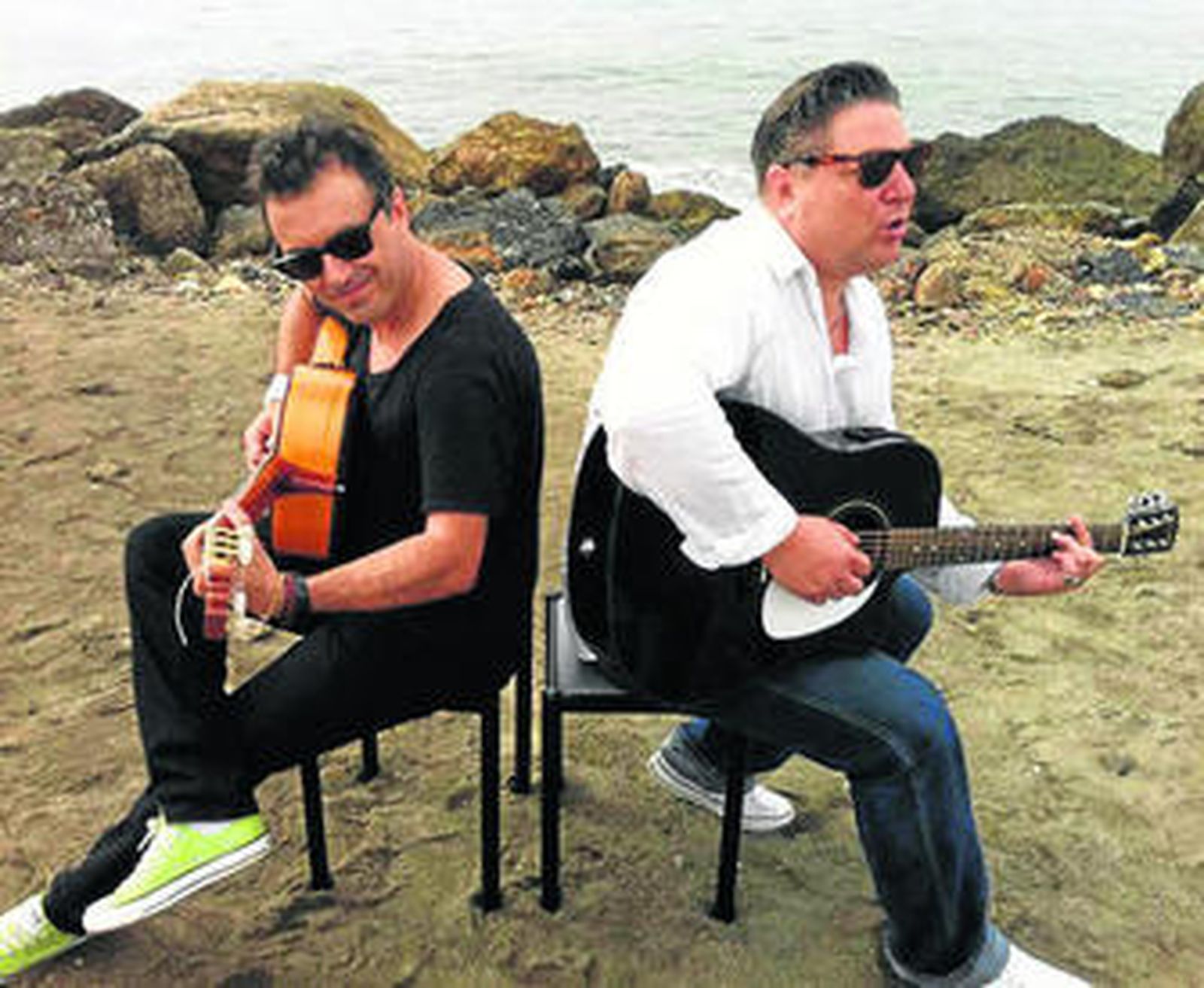 Rodaje de un videoclip en el litoral para bailar sevillanas a ritmo de blues