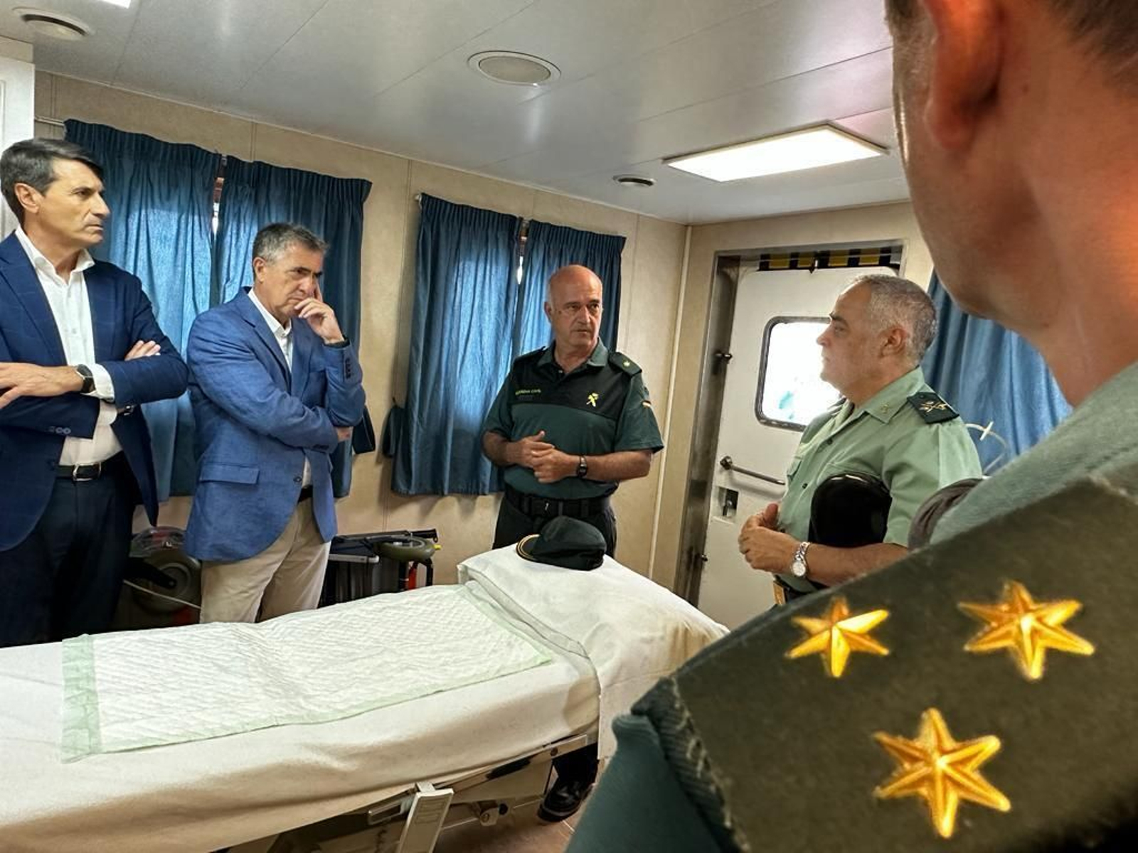 El director general, Leonardo Marcos, visita en Almería el buque Río Segura, dedicado a la  prevención de la migración irregular