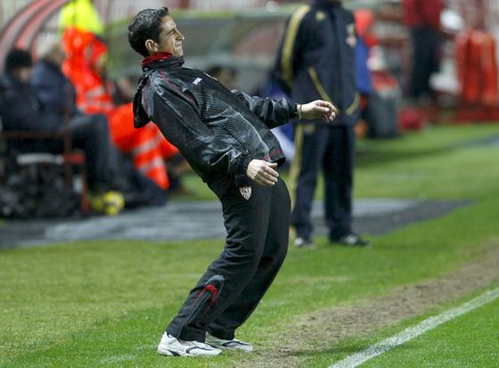 Jiménez gesticula en la banda en un partido de la Copa del Rey ante el Deportivo de La Coruña.

Foto: Manuel Vidal / Efe