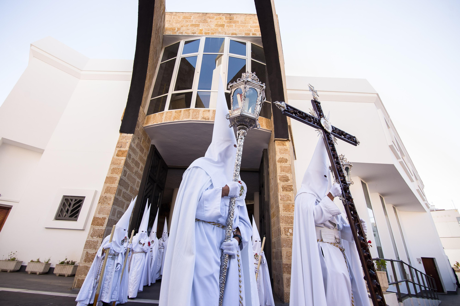 Domingo de Pascua en San Fernando, las imágenes de la hermandad de la Resurrección