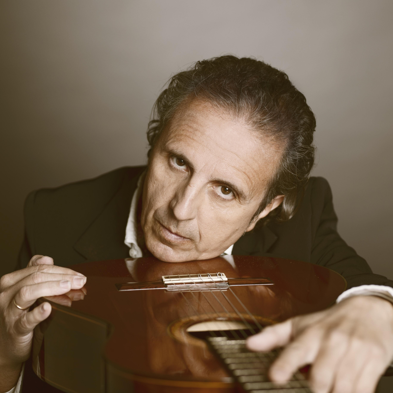 El guitarrista Juan Carlos Romero El guitarrista Juan Carlos Romero
