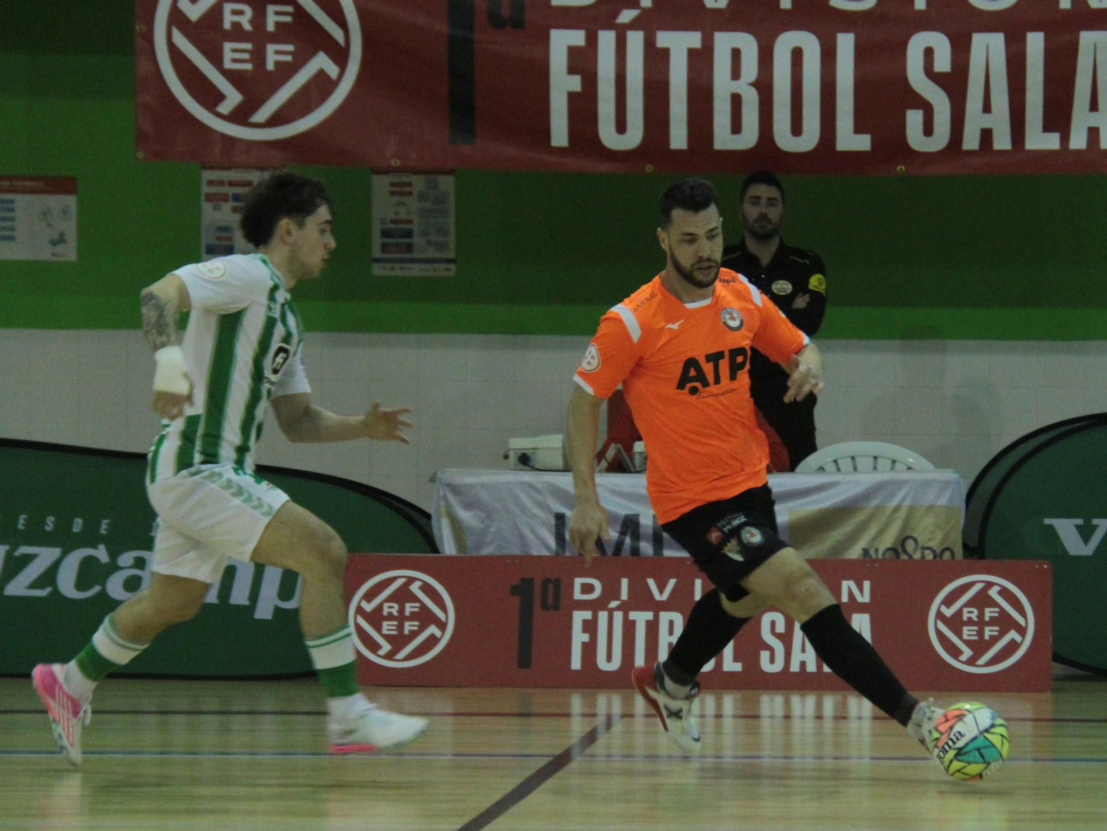 Víctor Montes, en una acción con el Ribera Navarra el pasado curso.